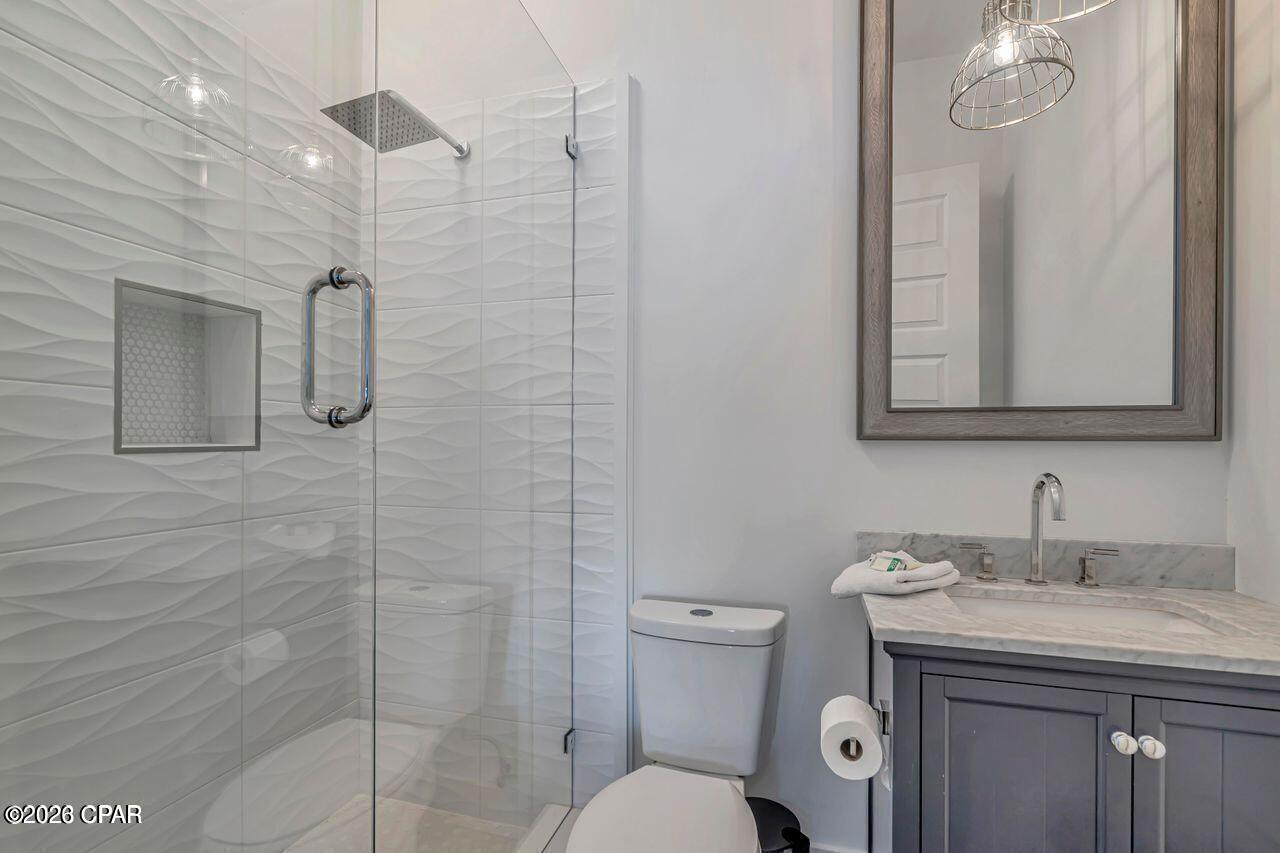 Image 7 For 20300 First Avenue