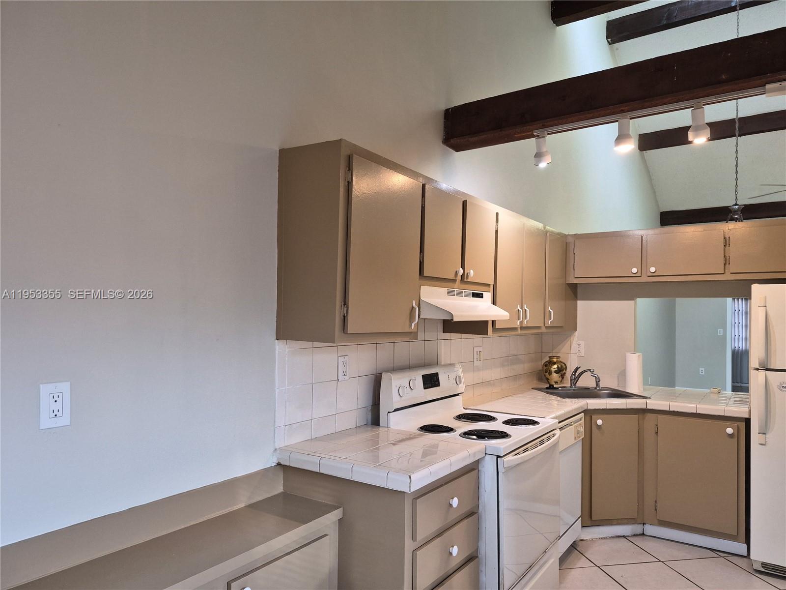 Omega Villas 1 Condo