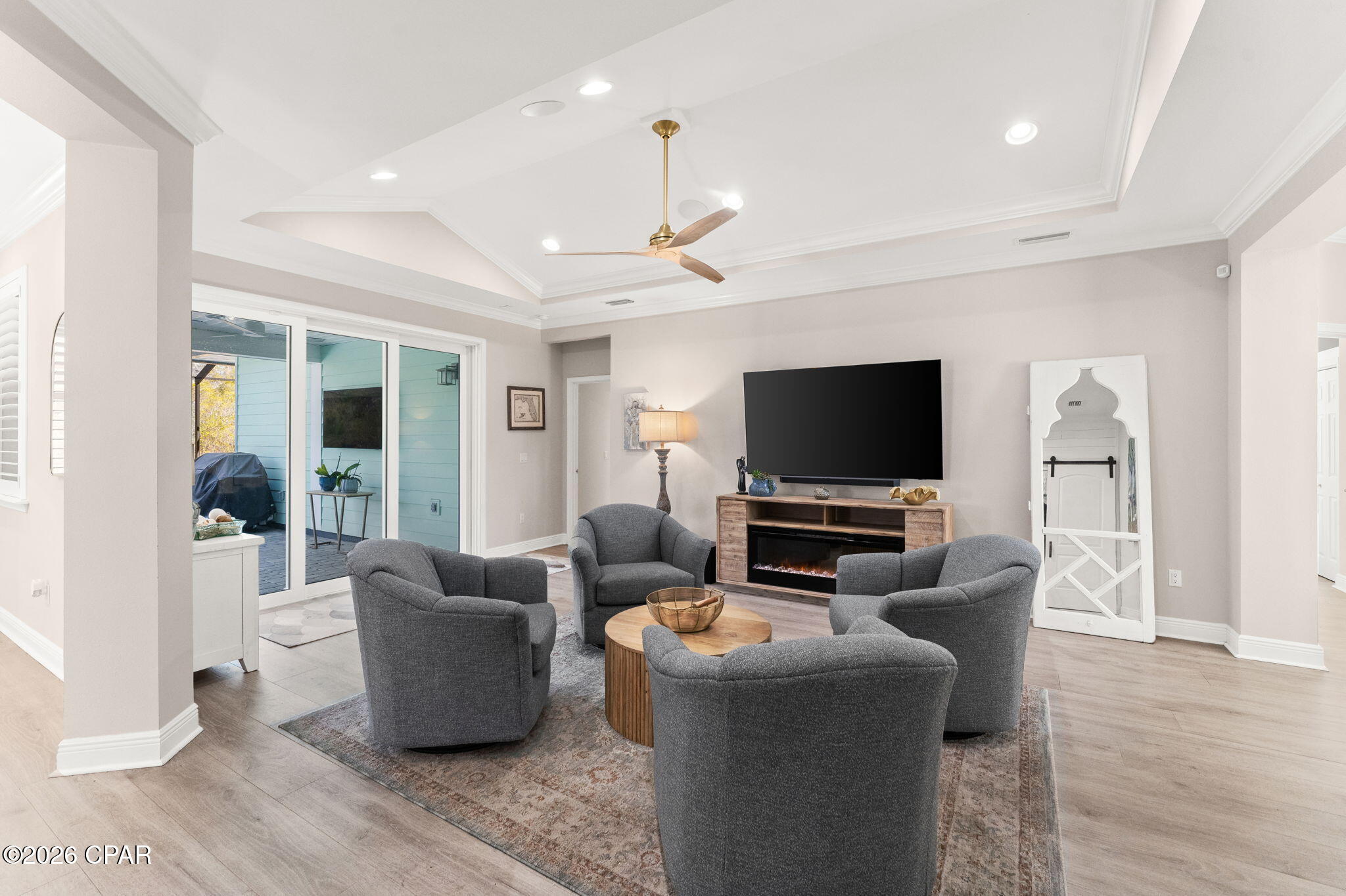 Image 24 For 8518 Flip Flop Court