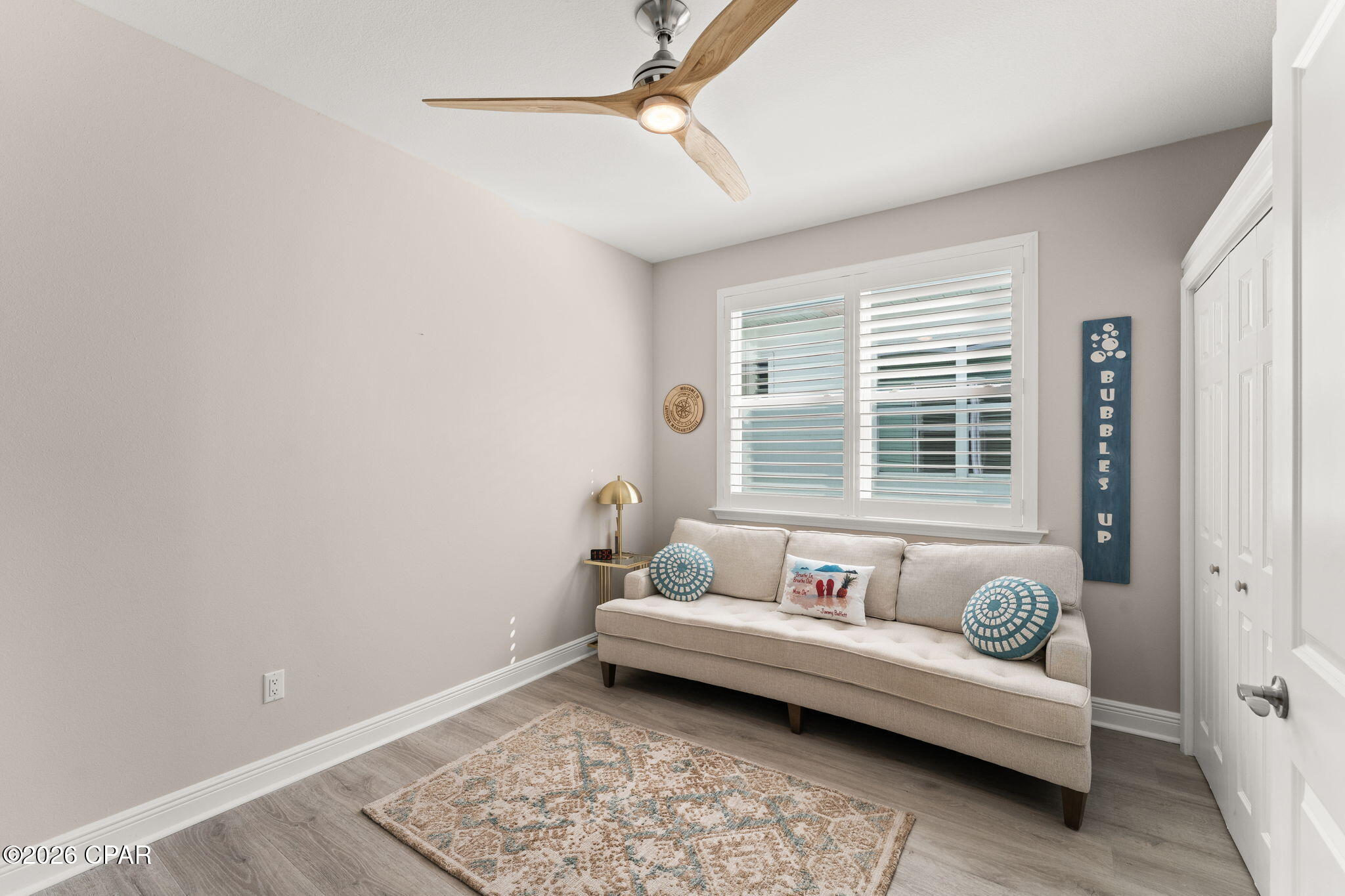 Image 28 For 8518 Flip Flop Court