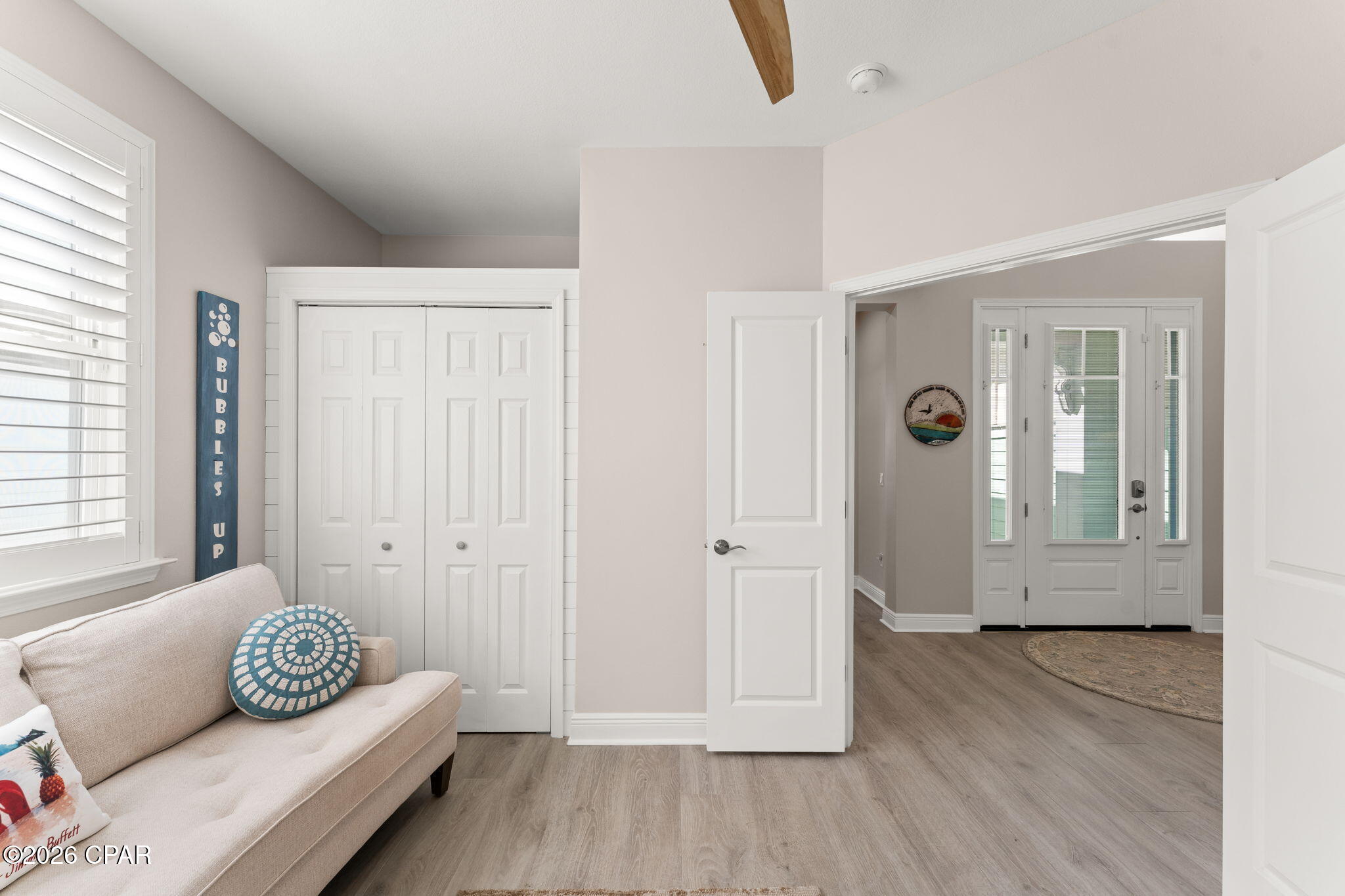 Image 29 For 8518 Flip Flop Court