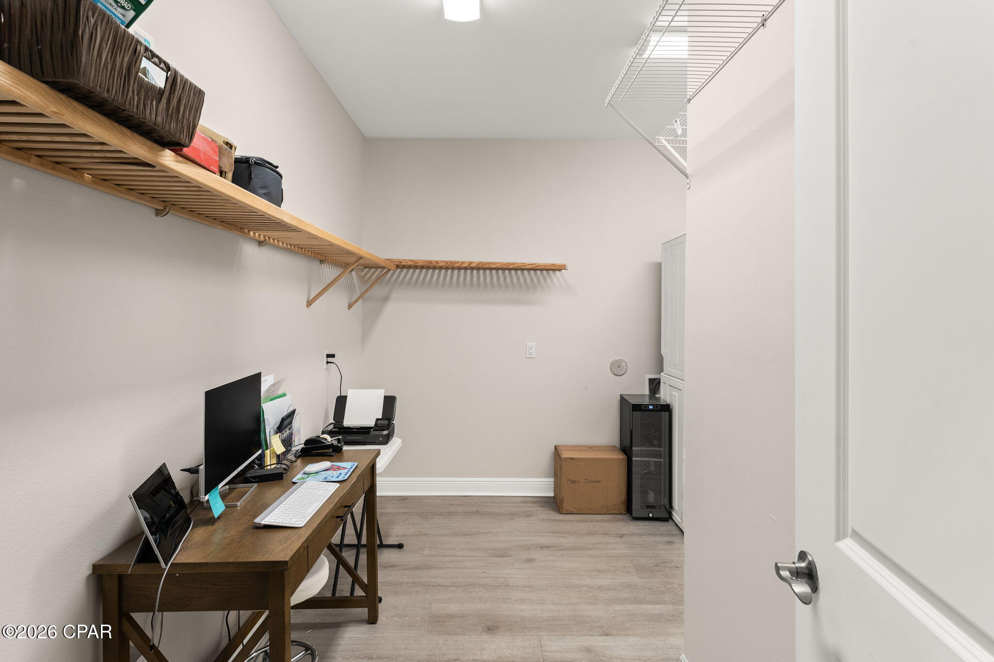 Image 44 For 8518 Flip Flop Court