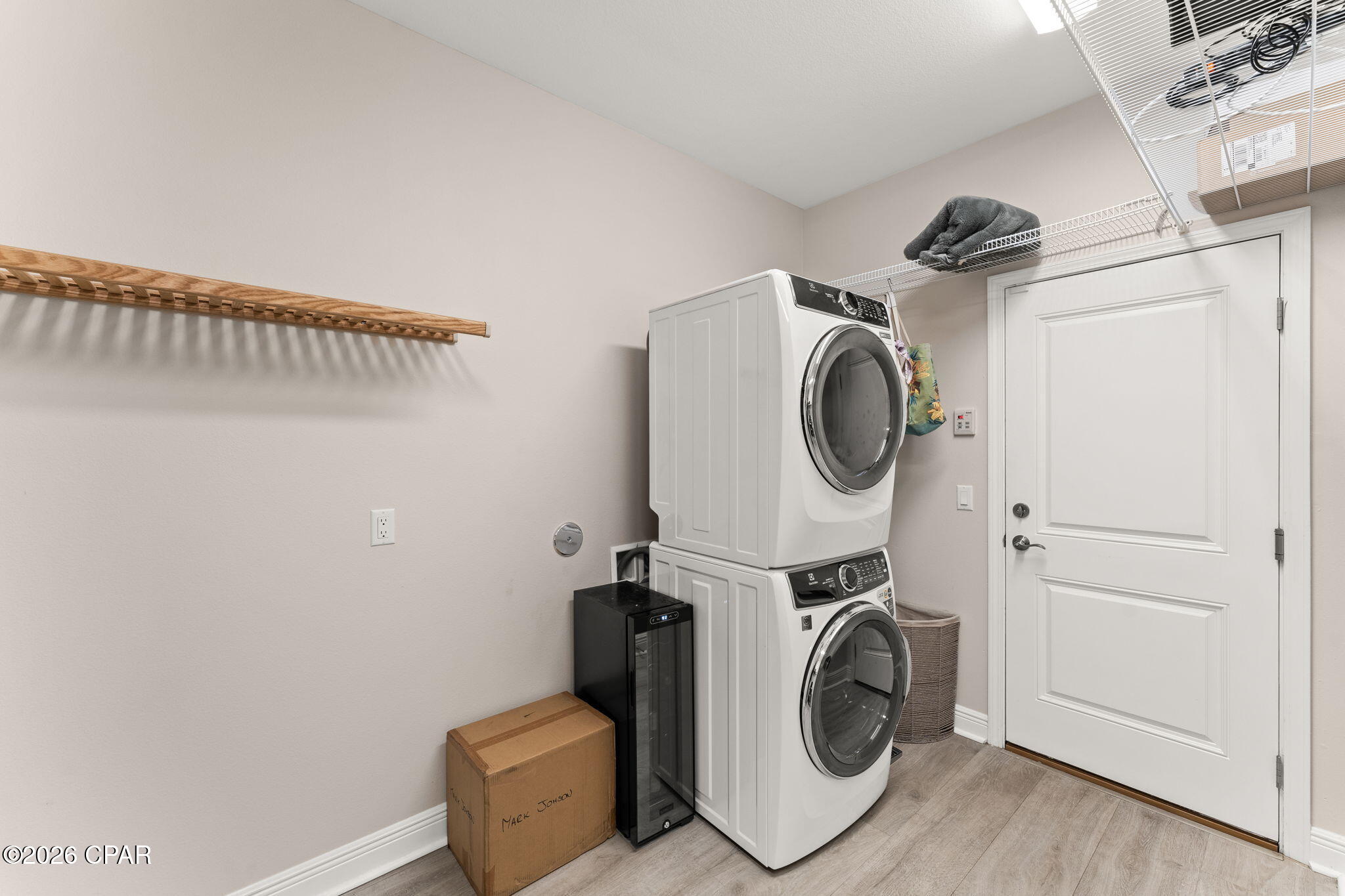 Image 45 For 8518 Flip Flop Court