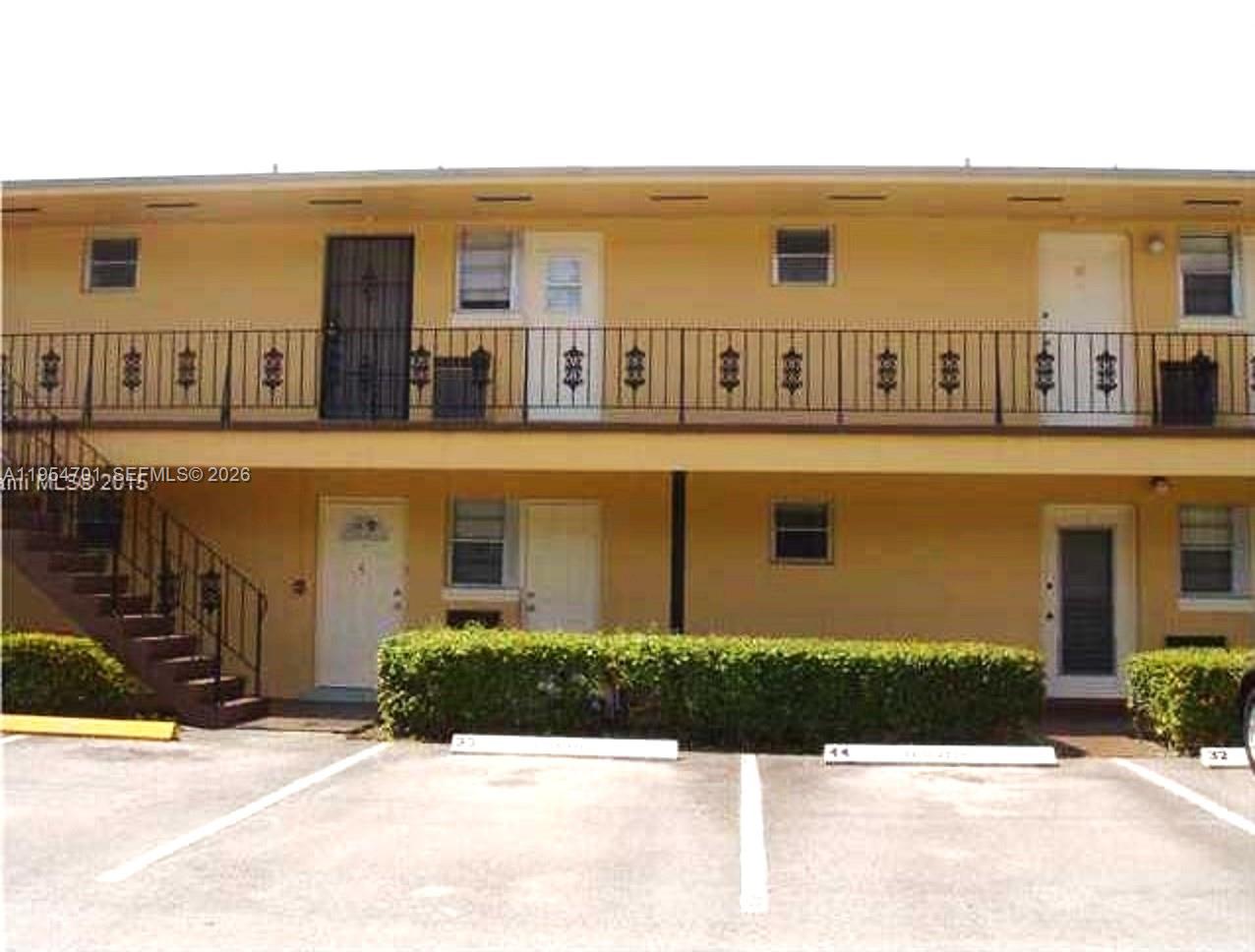 Bisc Lake Gardens Condo N