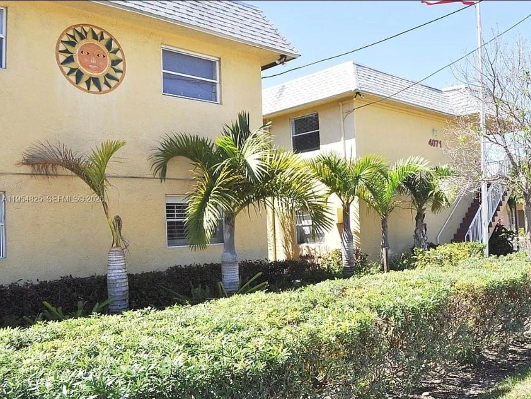 El Sol At Main Street Con