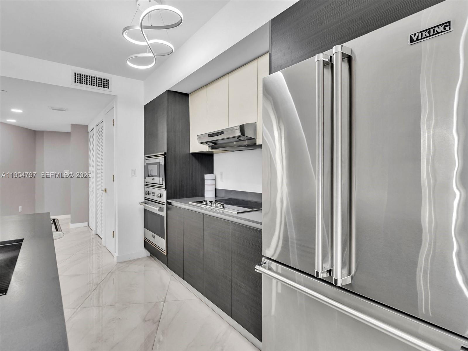 9821 E Bay Harbor Dr 302