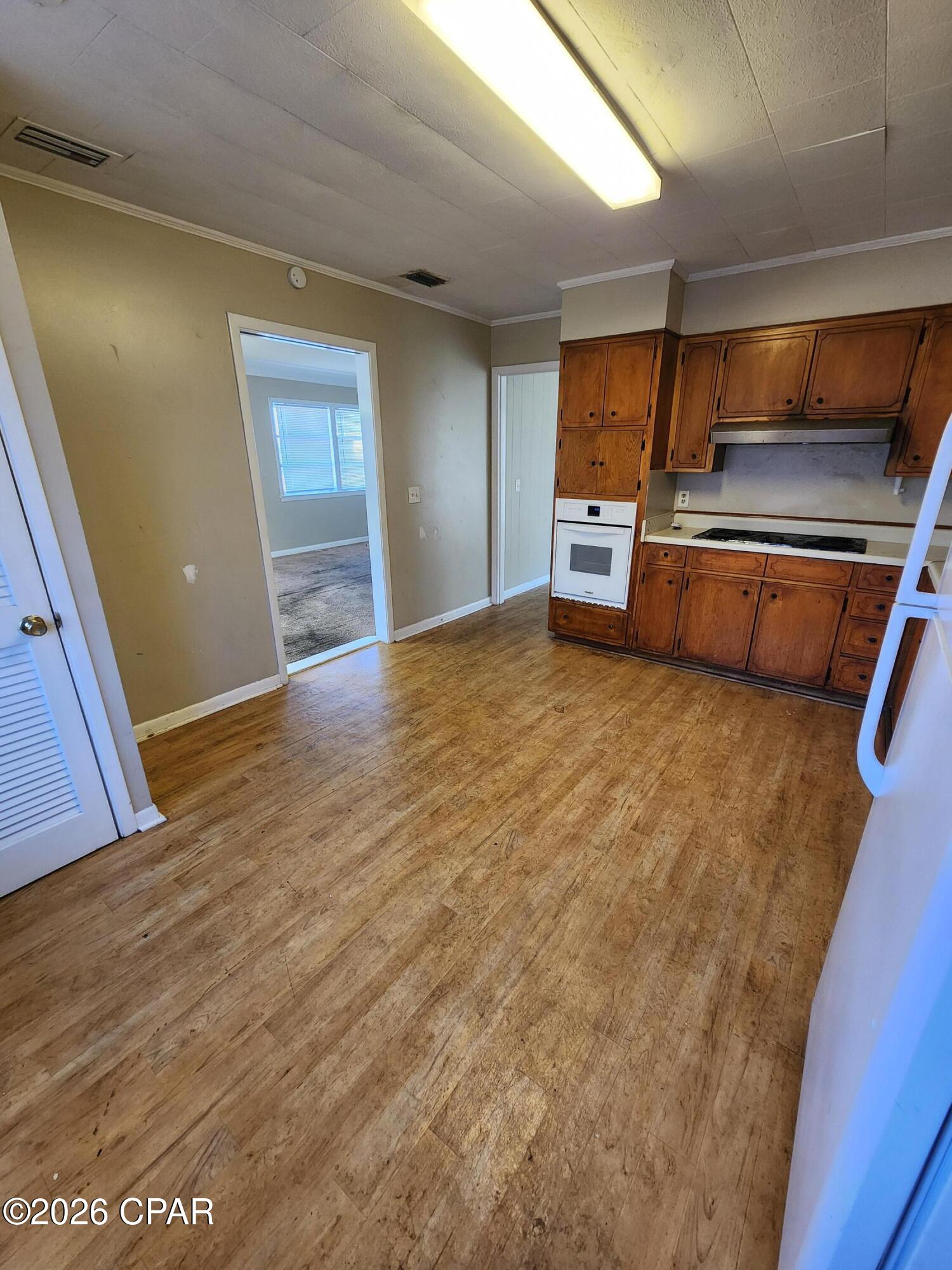 Image 10 For 1023 Bay Avenue