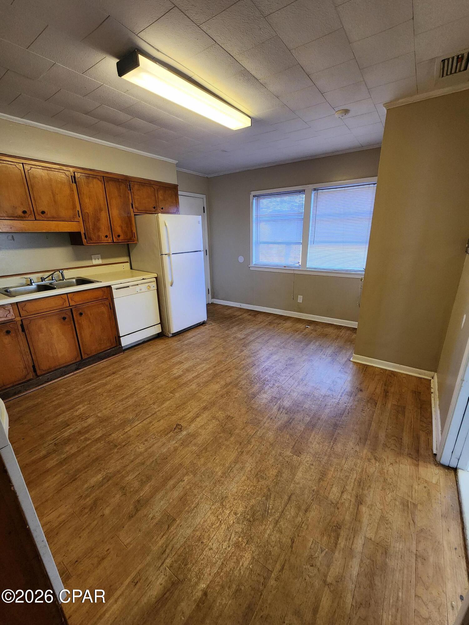 Image 11 For 1023 Bay Avenue