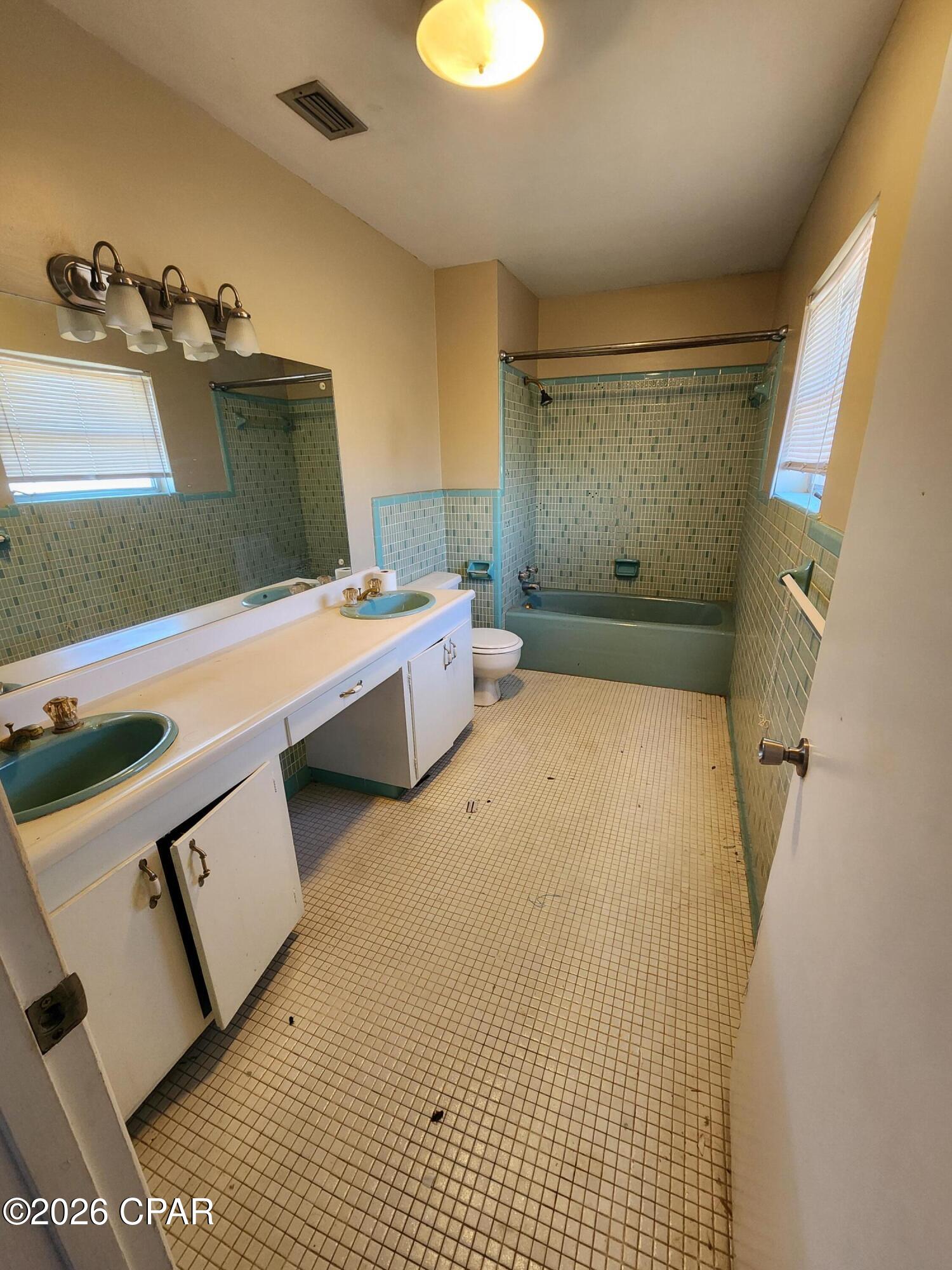 Image 14 For 1023 Bay Avenue