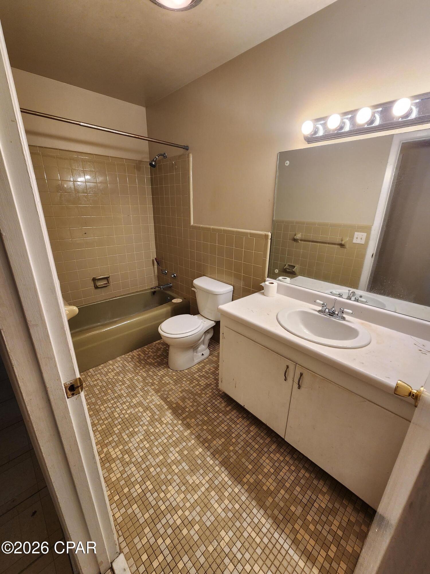 Image 17 For 1023 Bay Avenue