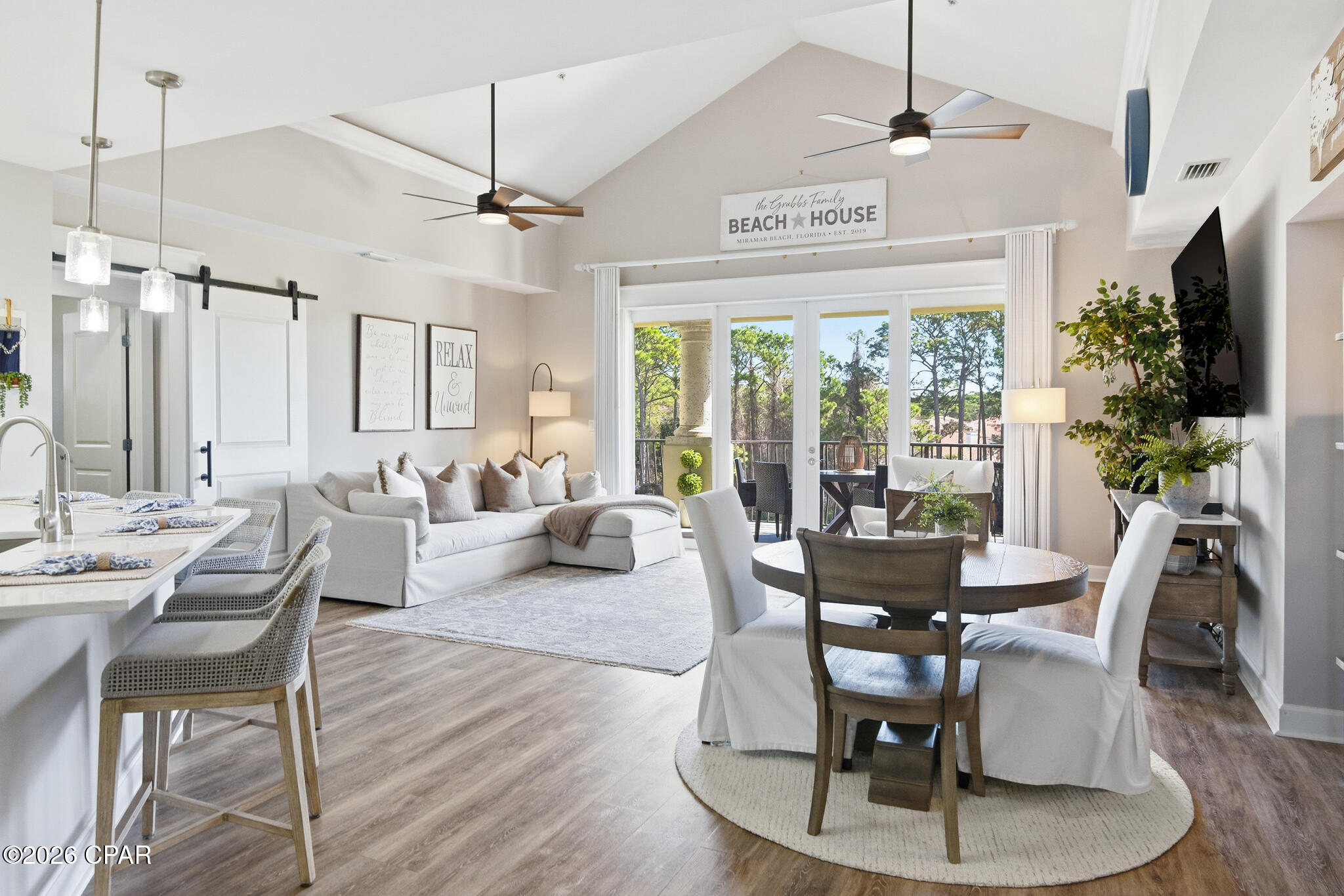 Listing photo id 7 for 5385 Pine Ridge Lane