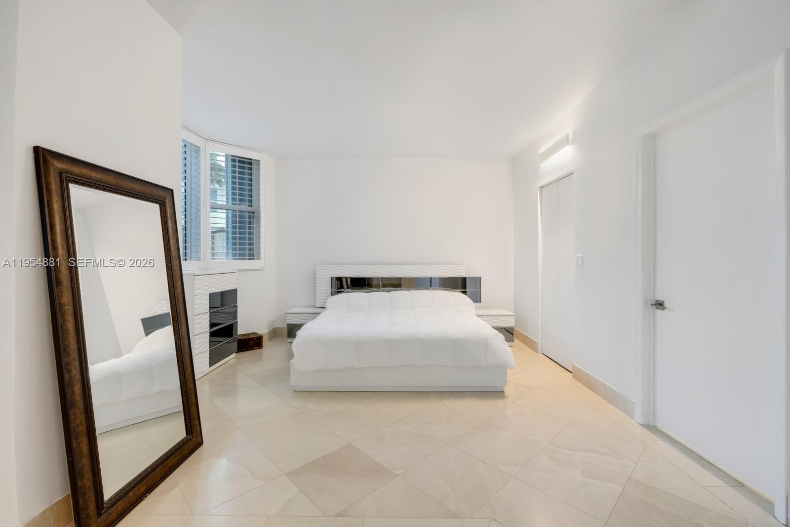 300 S Pointe Dr #303, Miami Beach FL 33139