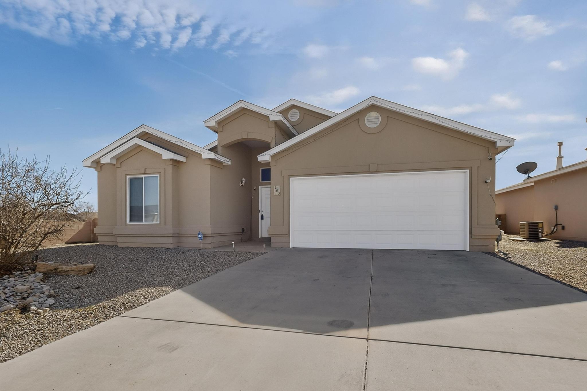 Photo 3 of Sale Pending at 103 Oakwood Ct Sw, Rio Rancho, NM 87124 | MLS# 1097482 | Listing updated on 2026-09-15