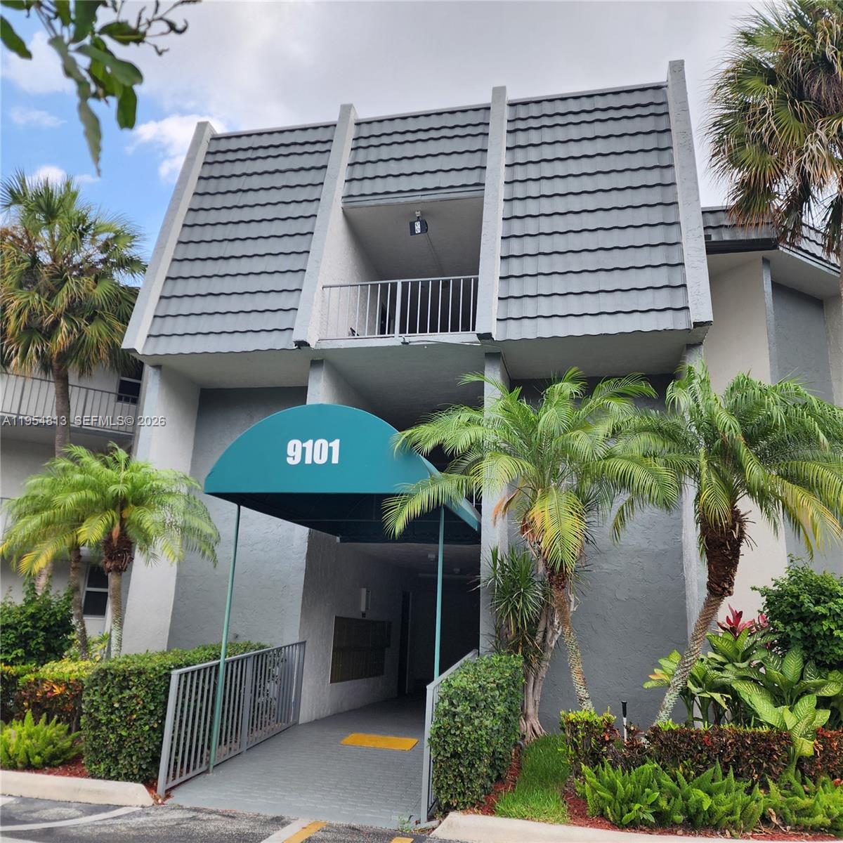 Lime Bay Condominium 6
