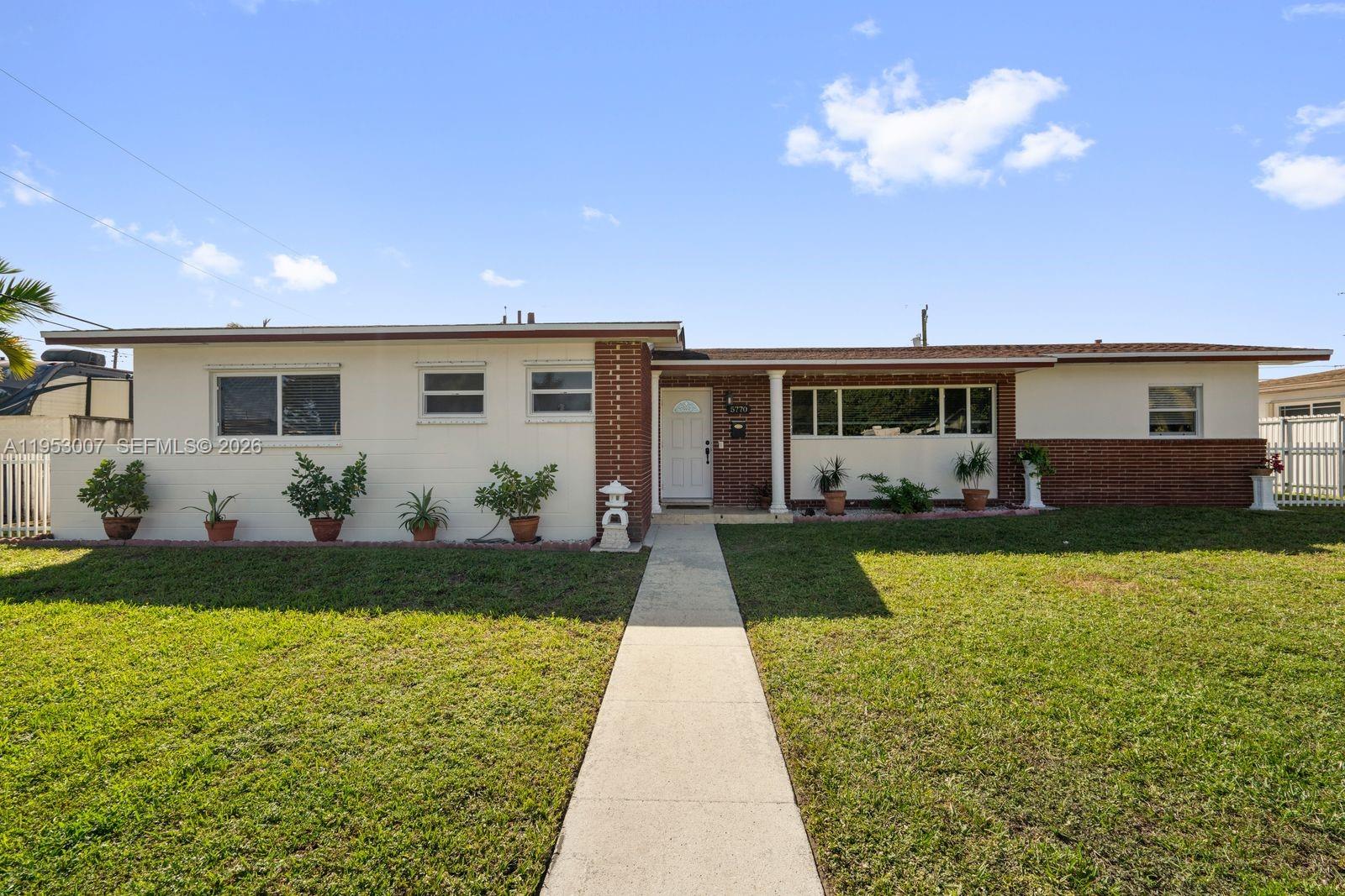 5770 NW 111th St, Hialeah, FL 33012