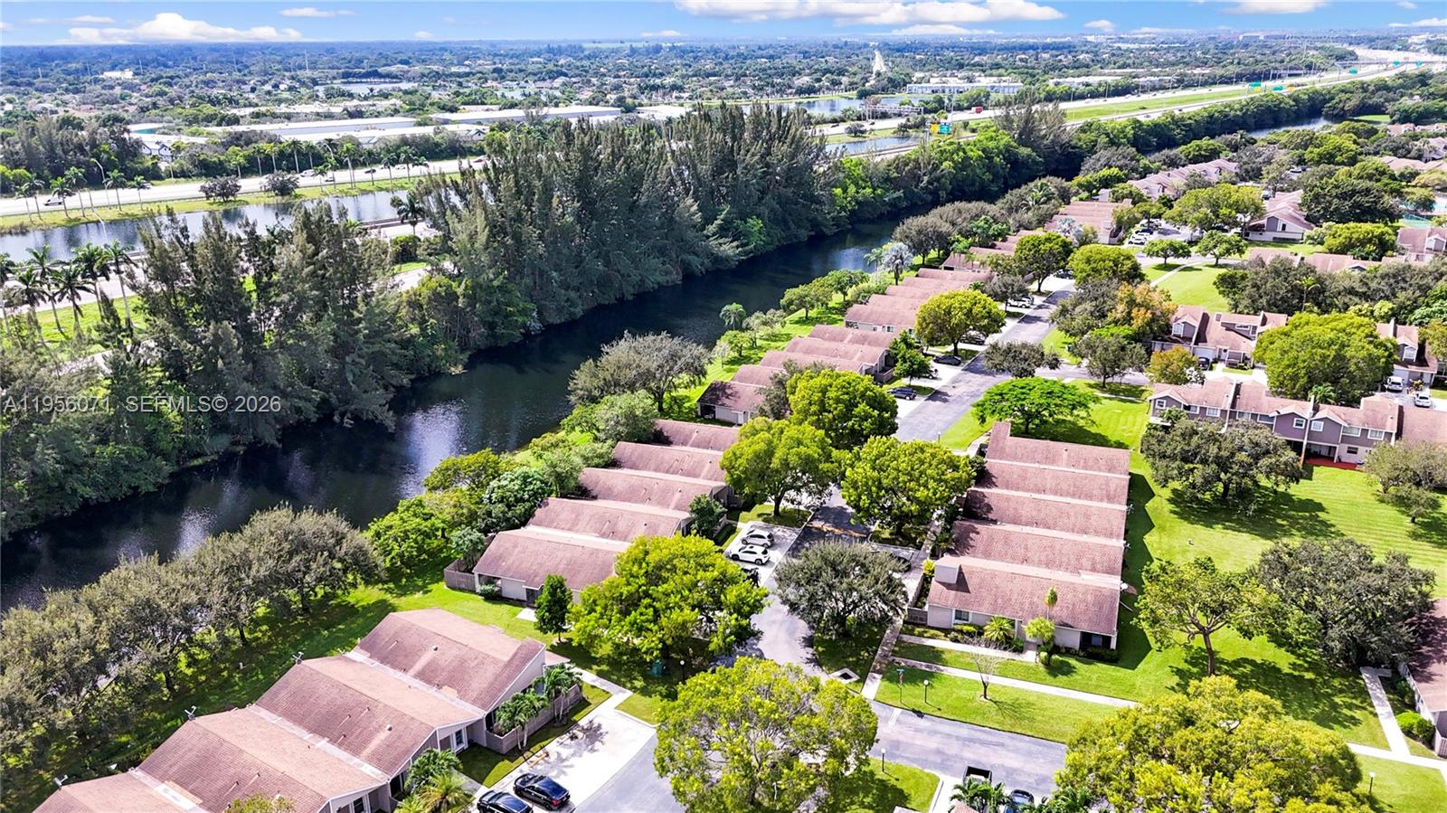 Woodgate Condominium 31