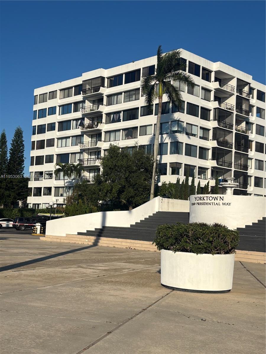 Yorktown Condominium