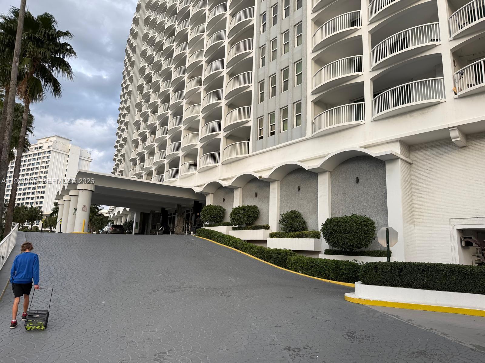 5401 Collins Ave 107