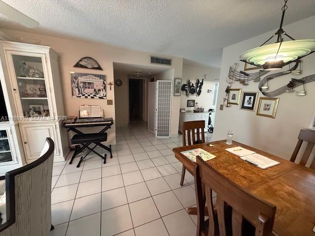Meadowbrook Lakes Condo