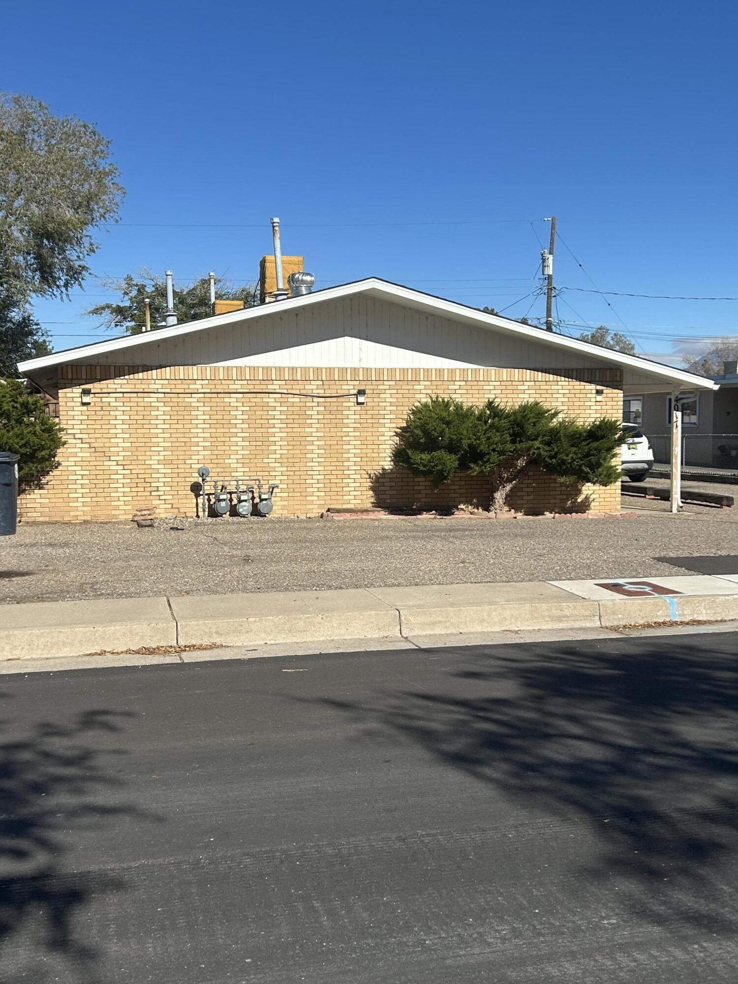 Photo 3 of Multi family home for sale at 4017 Thaxton Ave Se, Albuquerque, NM 87108 | MLS# 1097572 | Listing updated on 2026-10-08