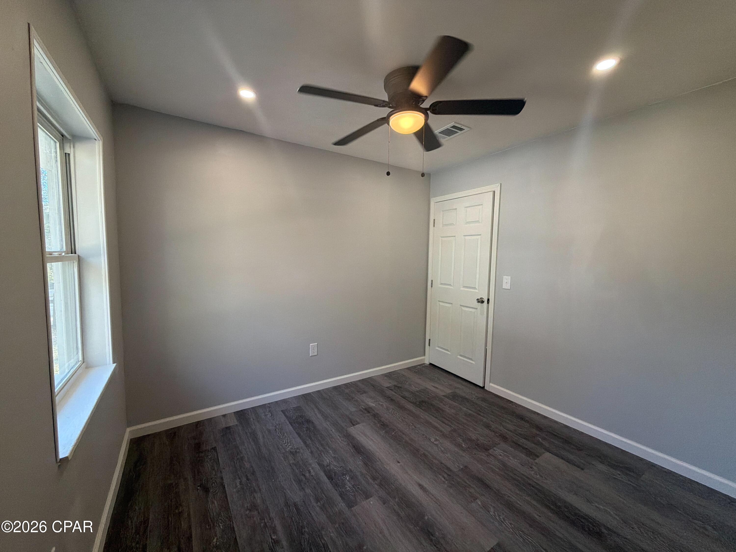 Image 11 For 711 Cotton Street