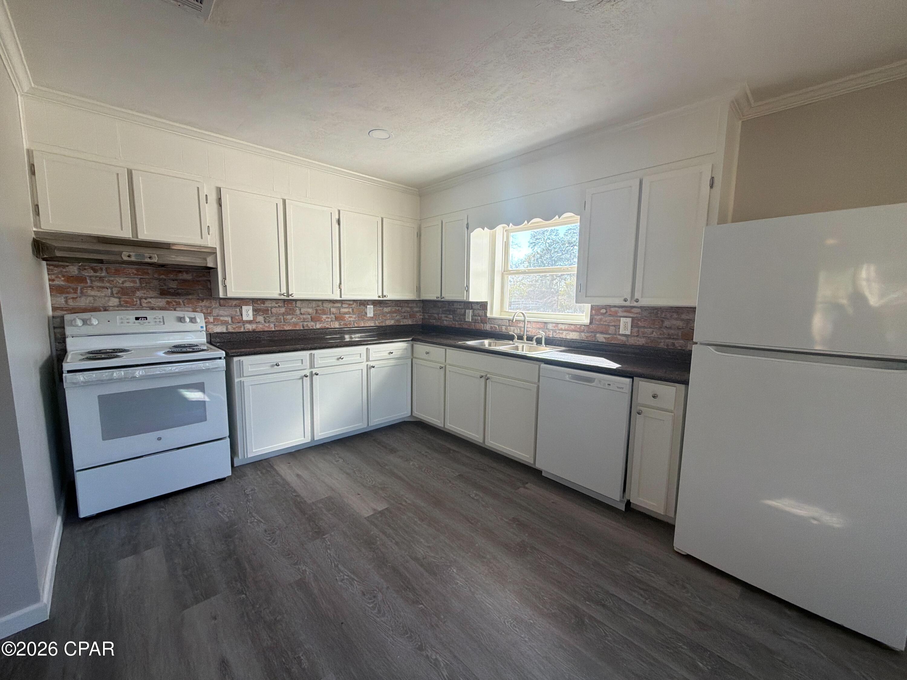 Image 5 For 711 Cotton Street