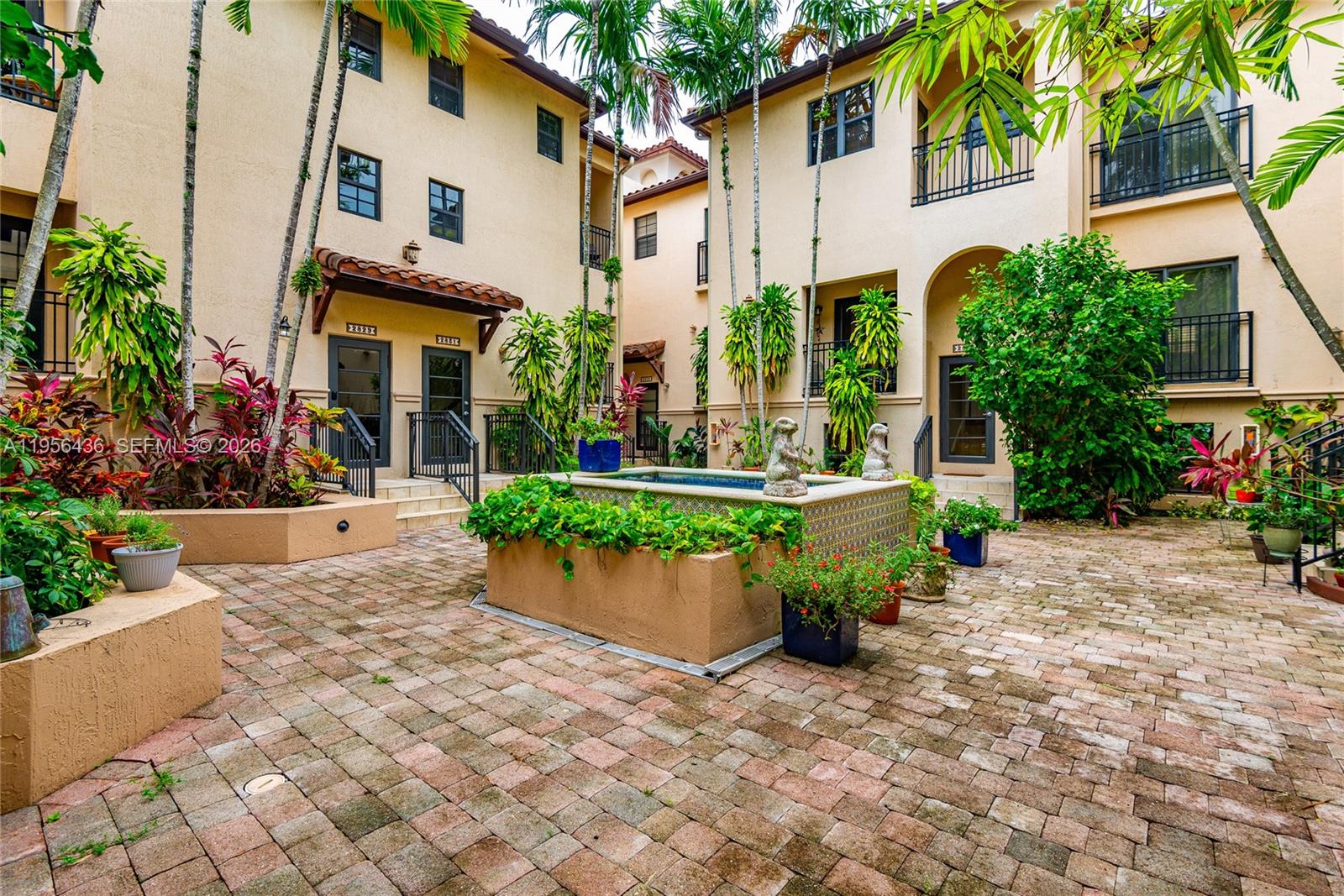 Villaggio In The Grove Co