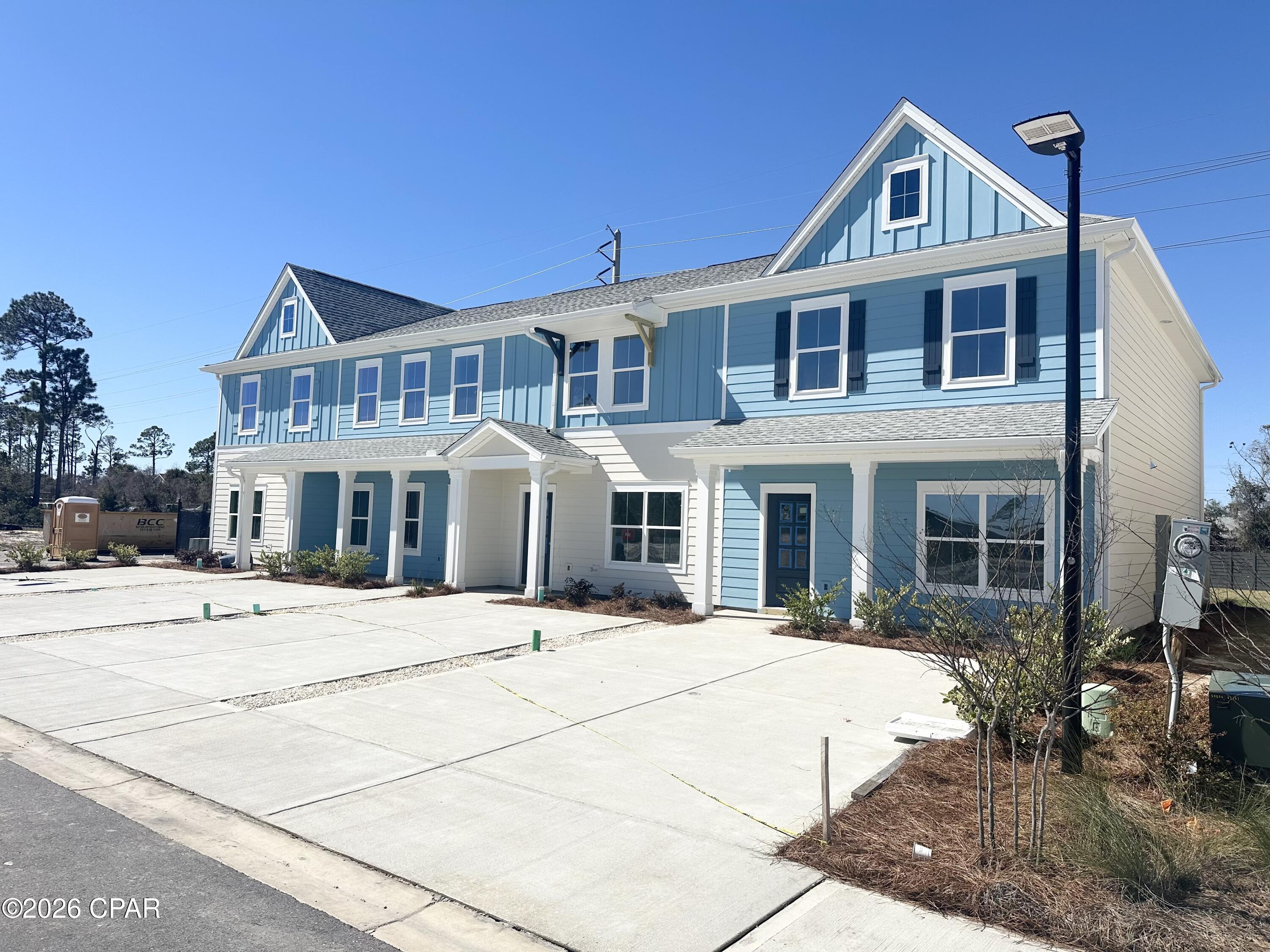 Listing photo id 1 for 7645 Lumen Lane 12