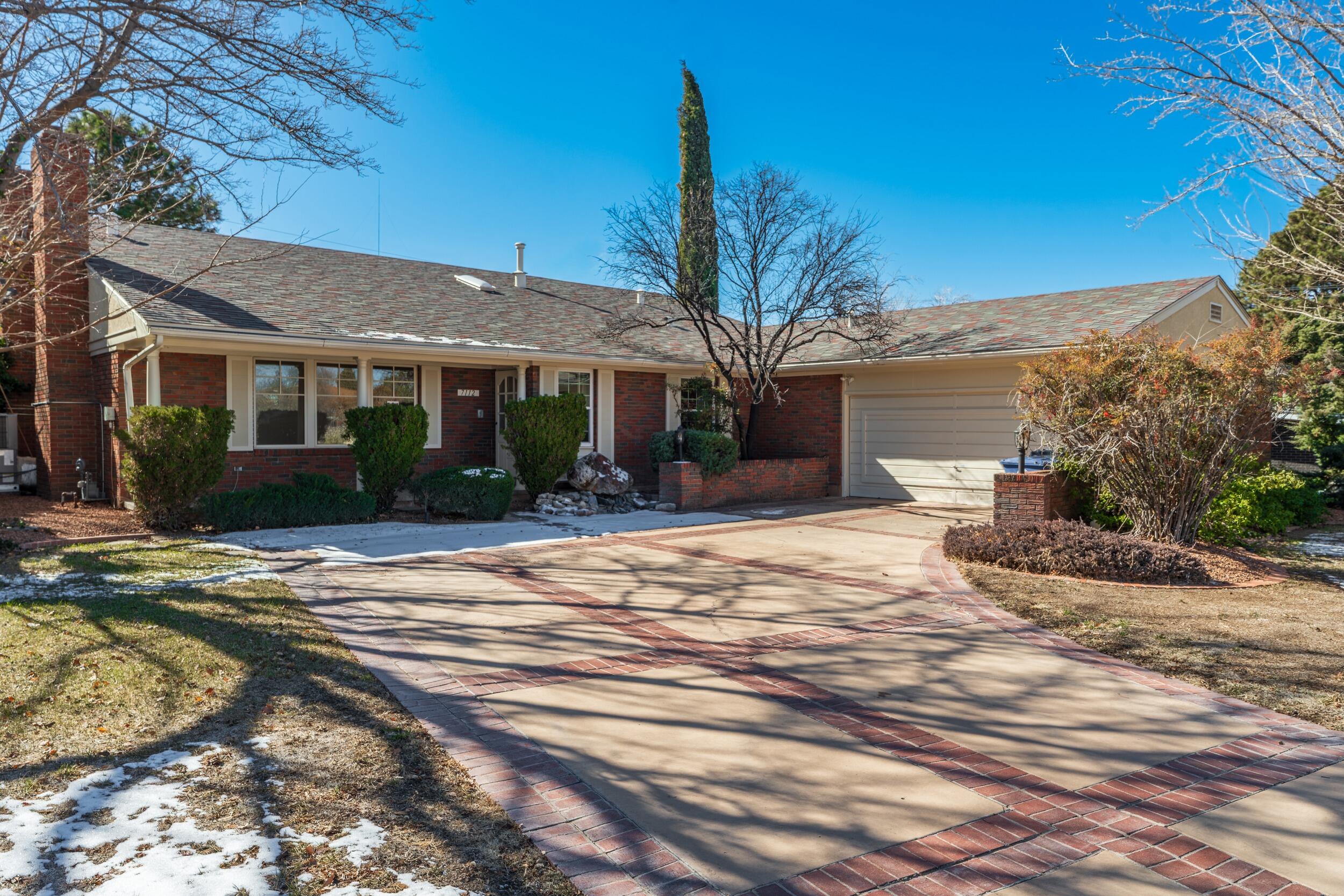 7112 Aztec Road, Albuquerque NM 87110
