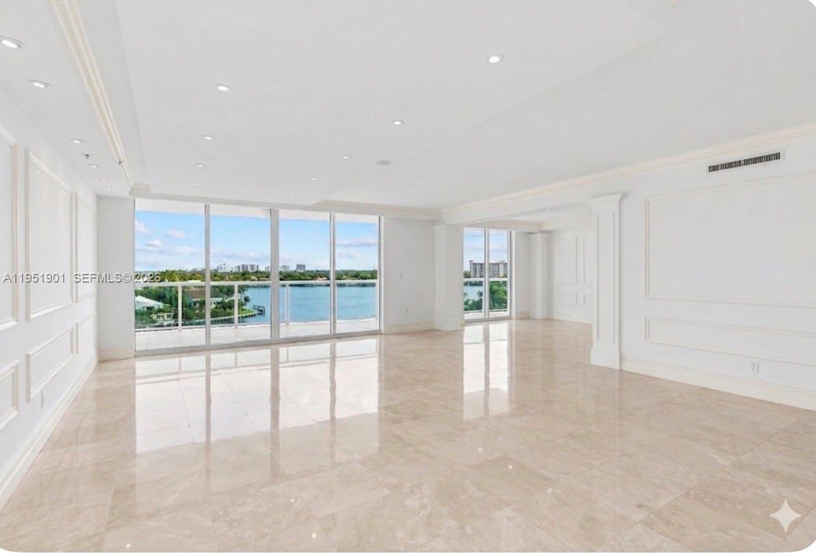 Hamptons South Condo