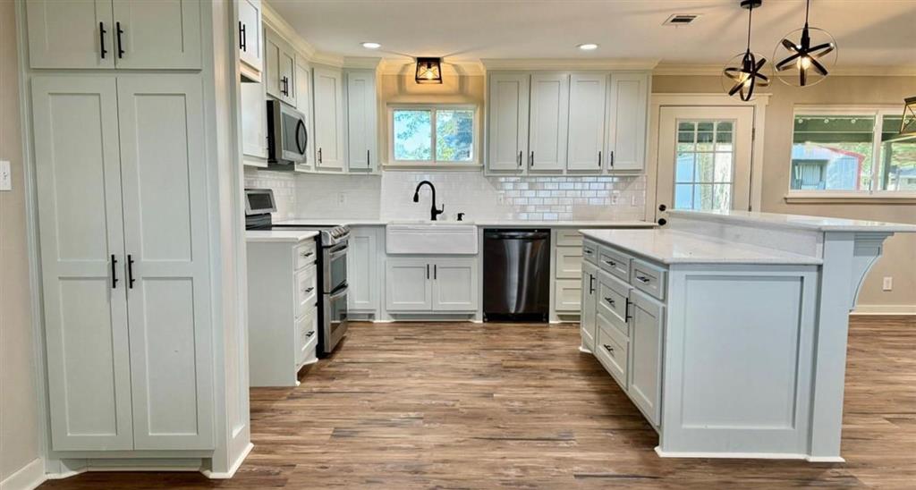 608 W Miller Avenue — photo 2