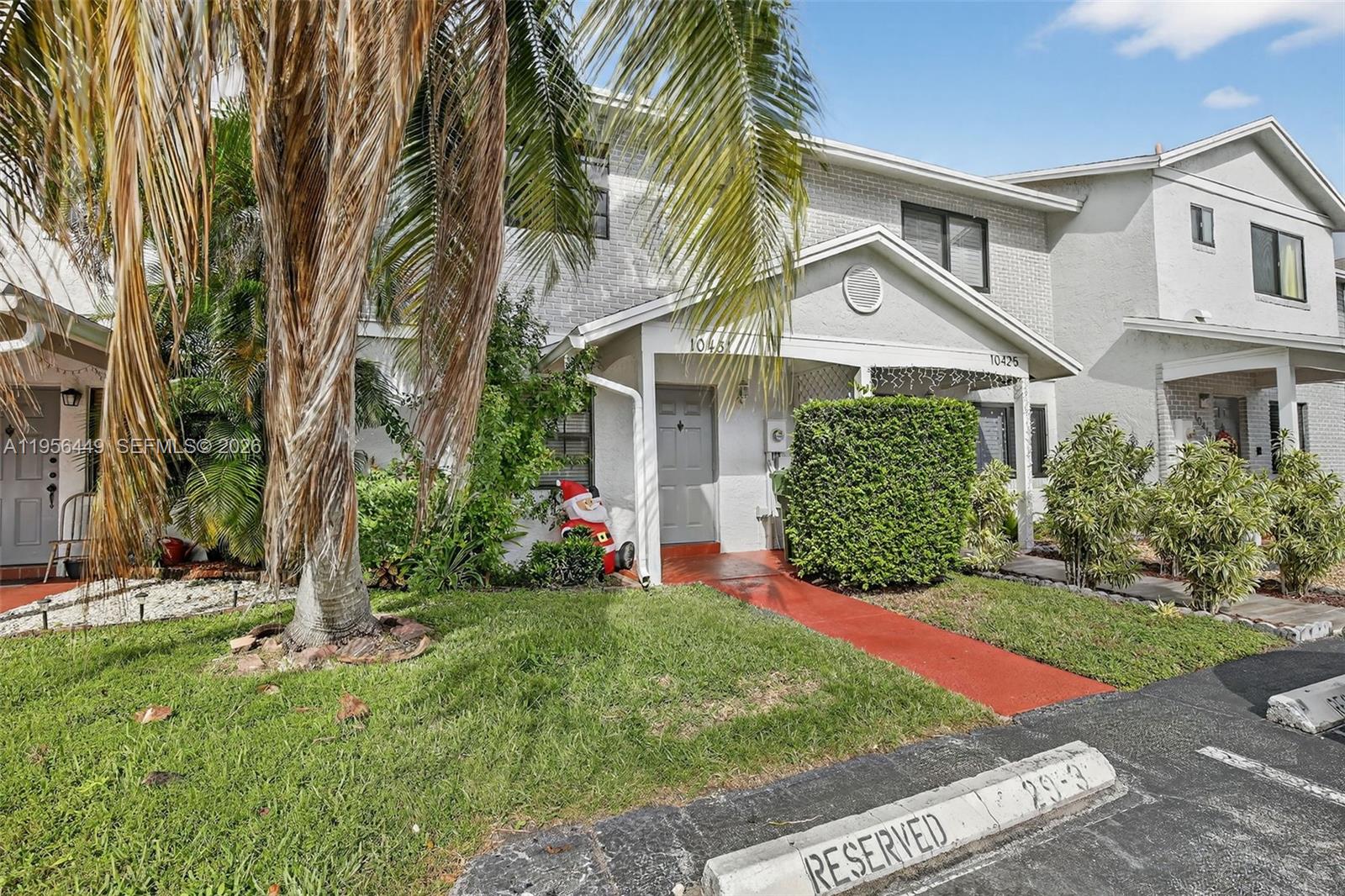 Pembroke Pointe Section T