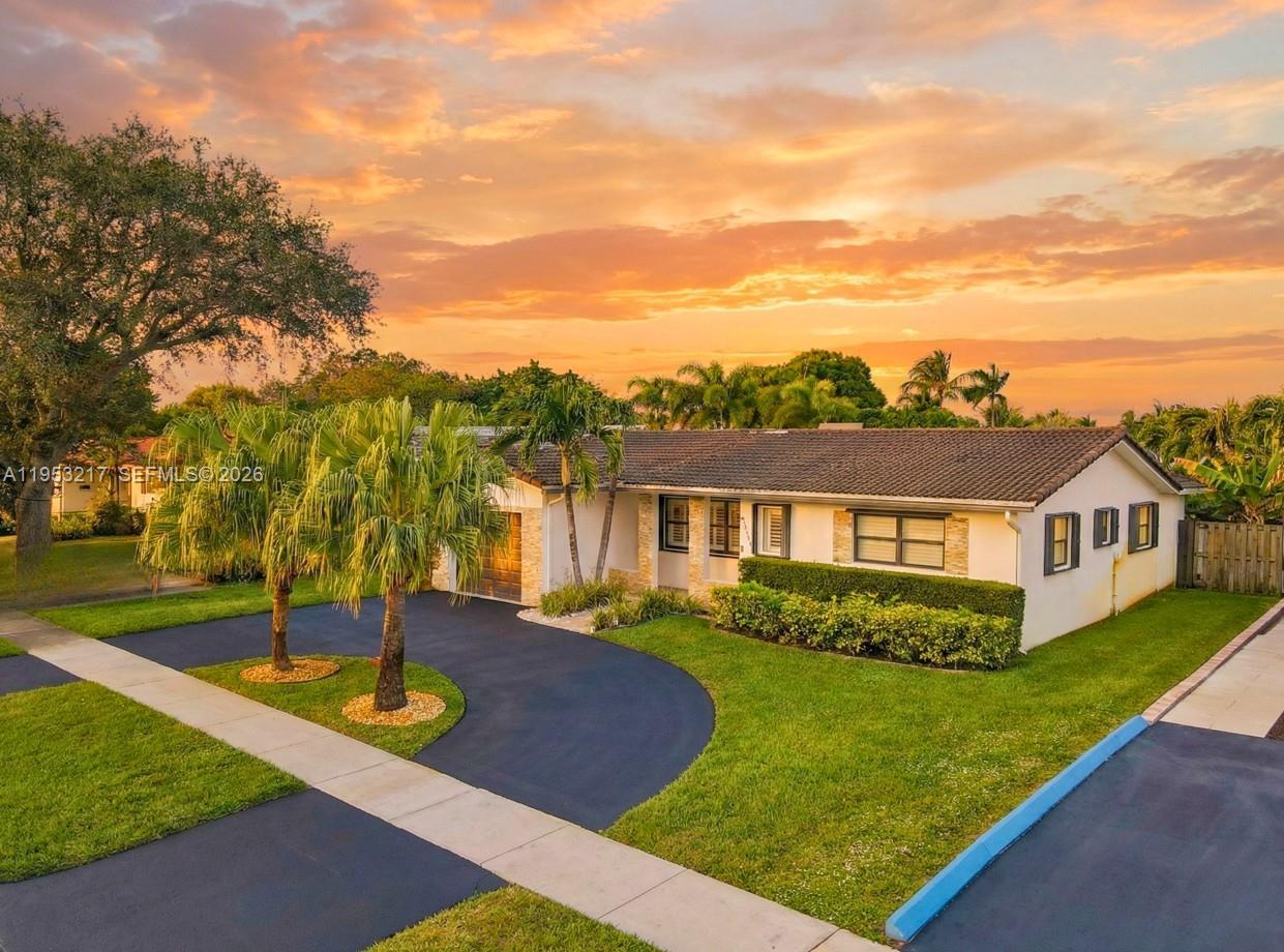 Hollywood Hills Amen Plat