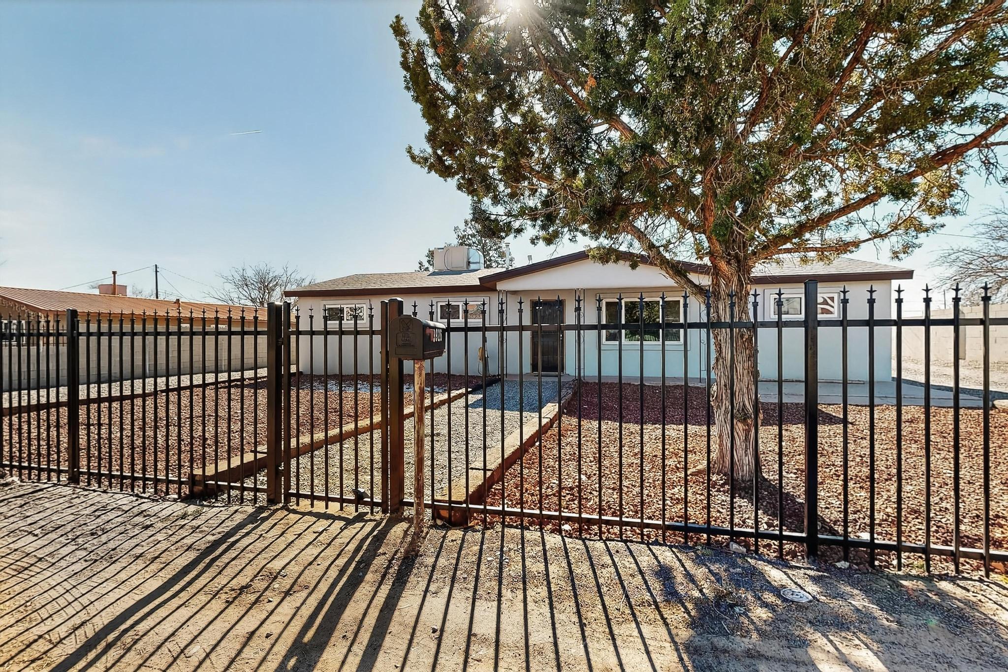 3926 Barcelona Road, Albuquerque NM 87121