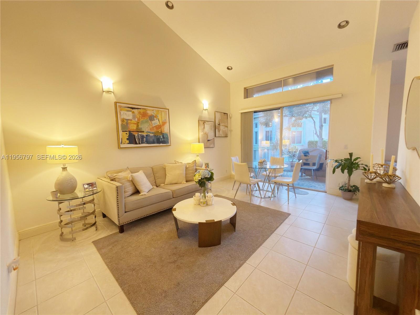 Hollywood Lakes Country C