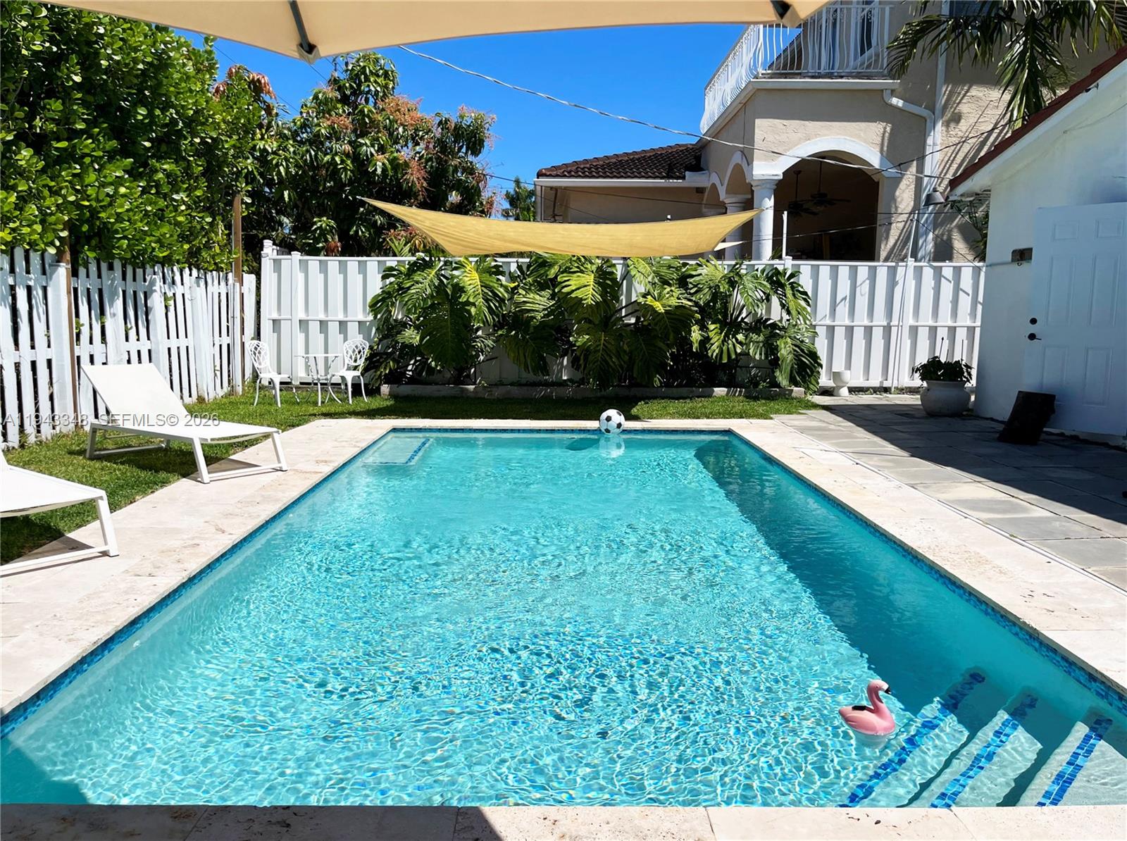 Hollywood Lakes Section