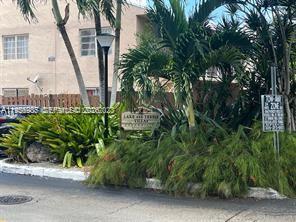 Lake & Tennis Villas Ph 1