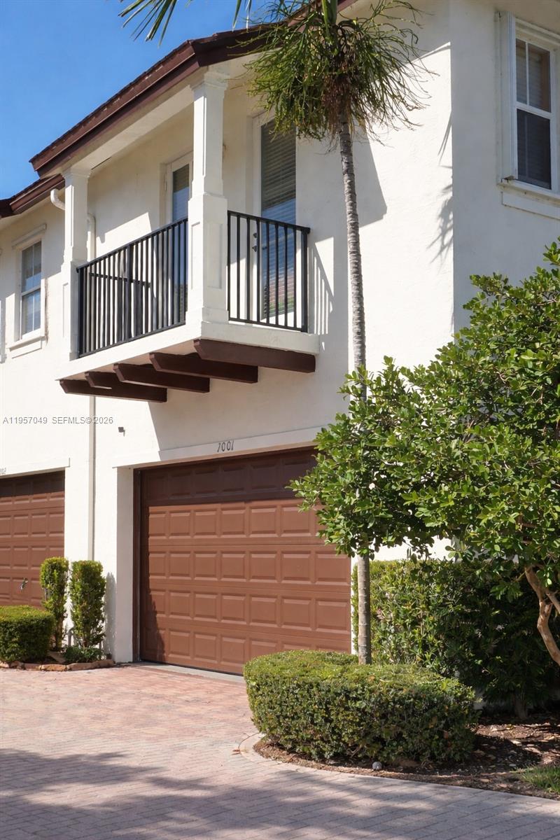 Paloma Lakes Condominium