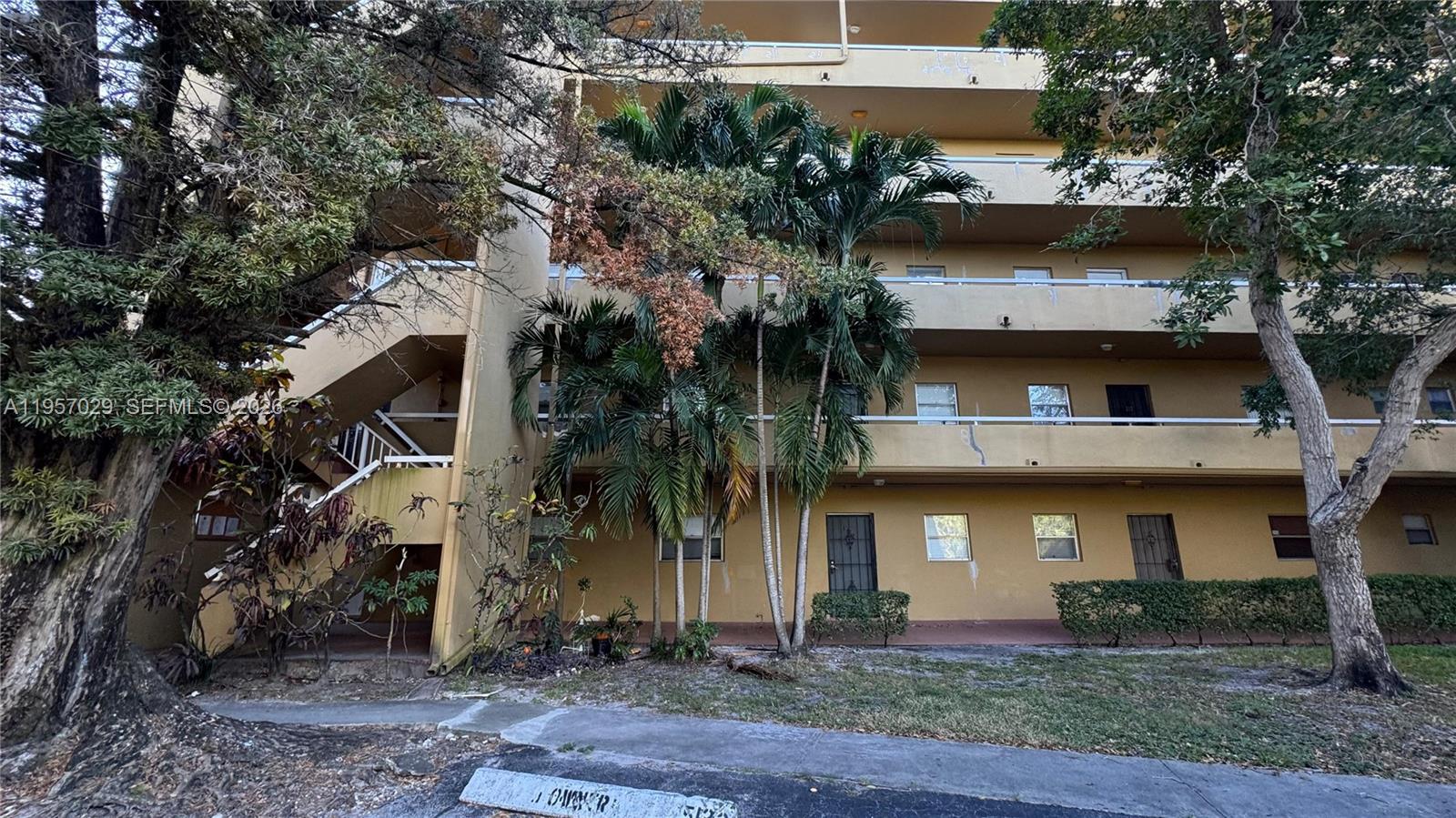 Oaks Condo