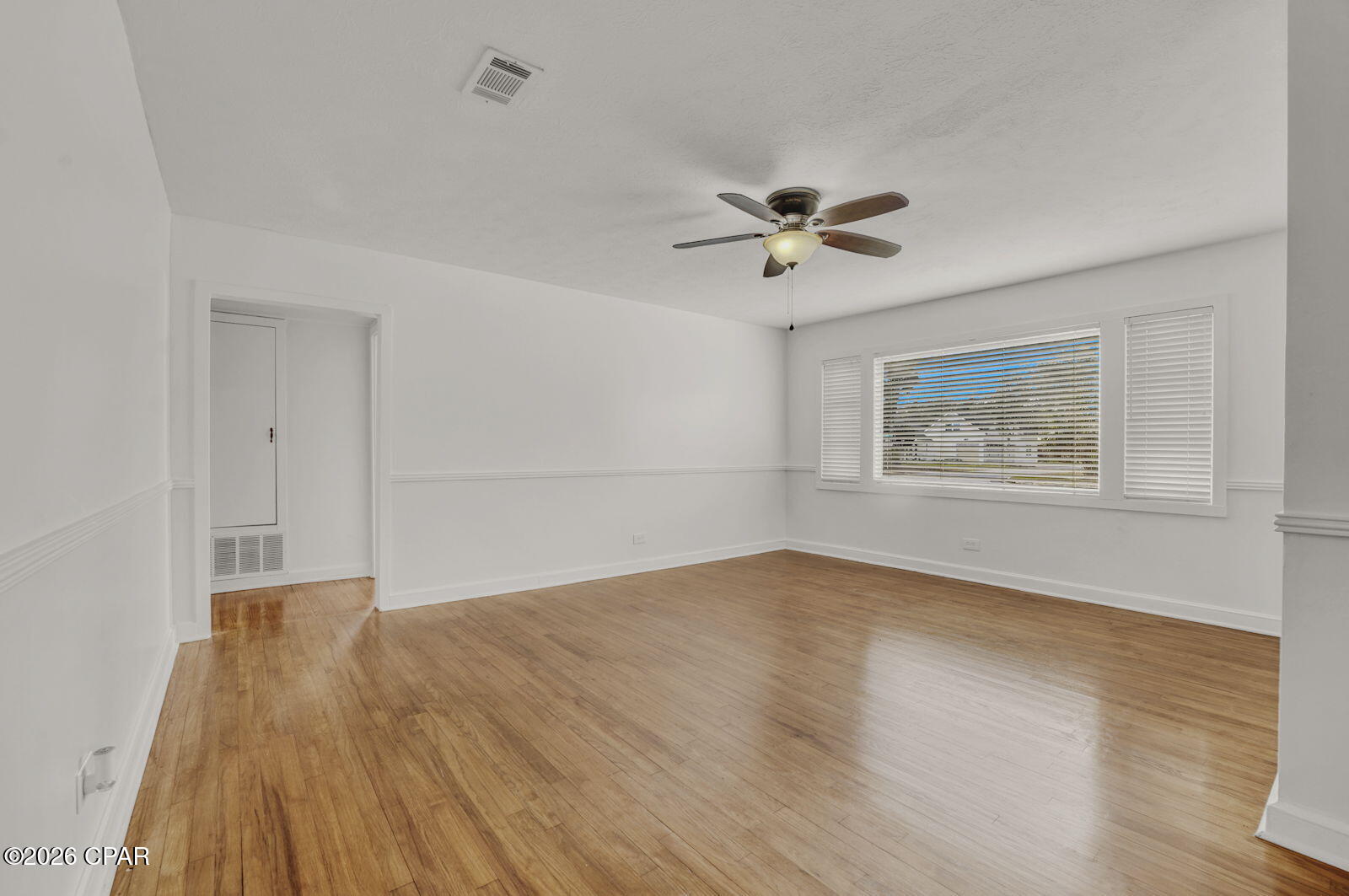 Image 10 For 210 Cove Boulevard