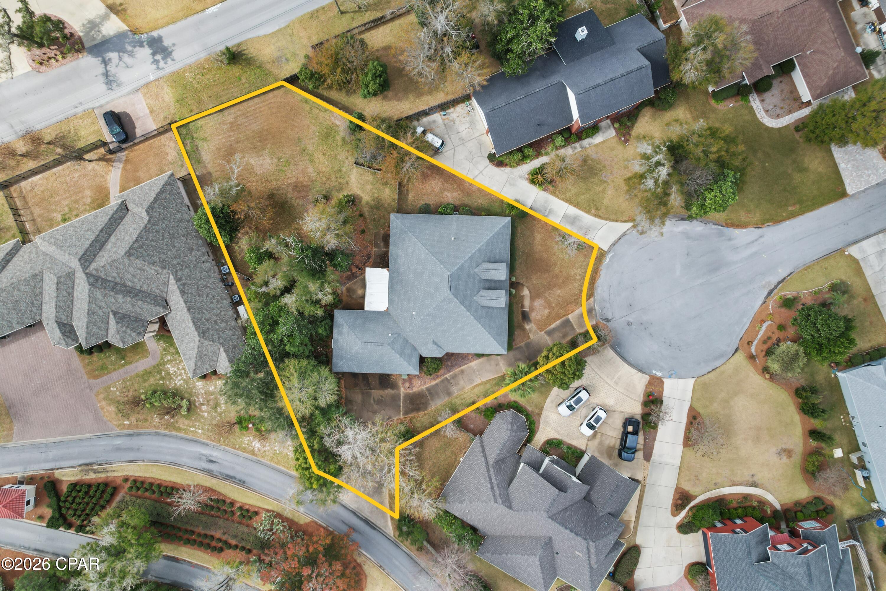 Listing photo id 27 for 3419 Country Club Court