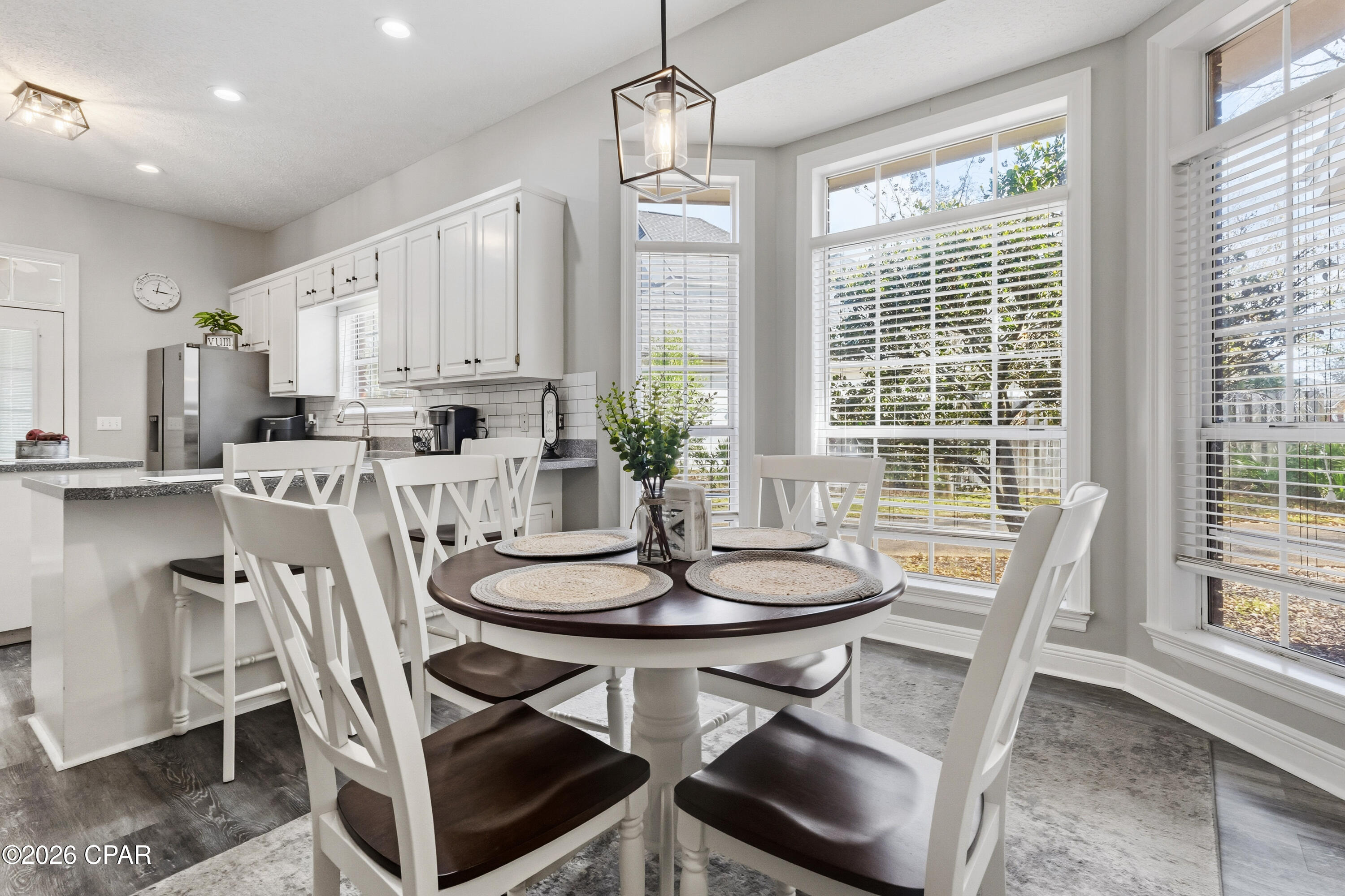 Listing photo id 7 for 3419 Country Club Court