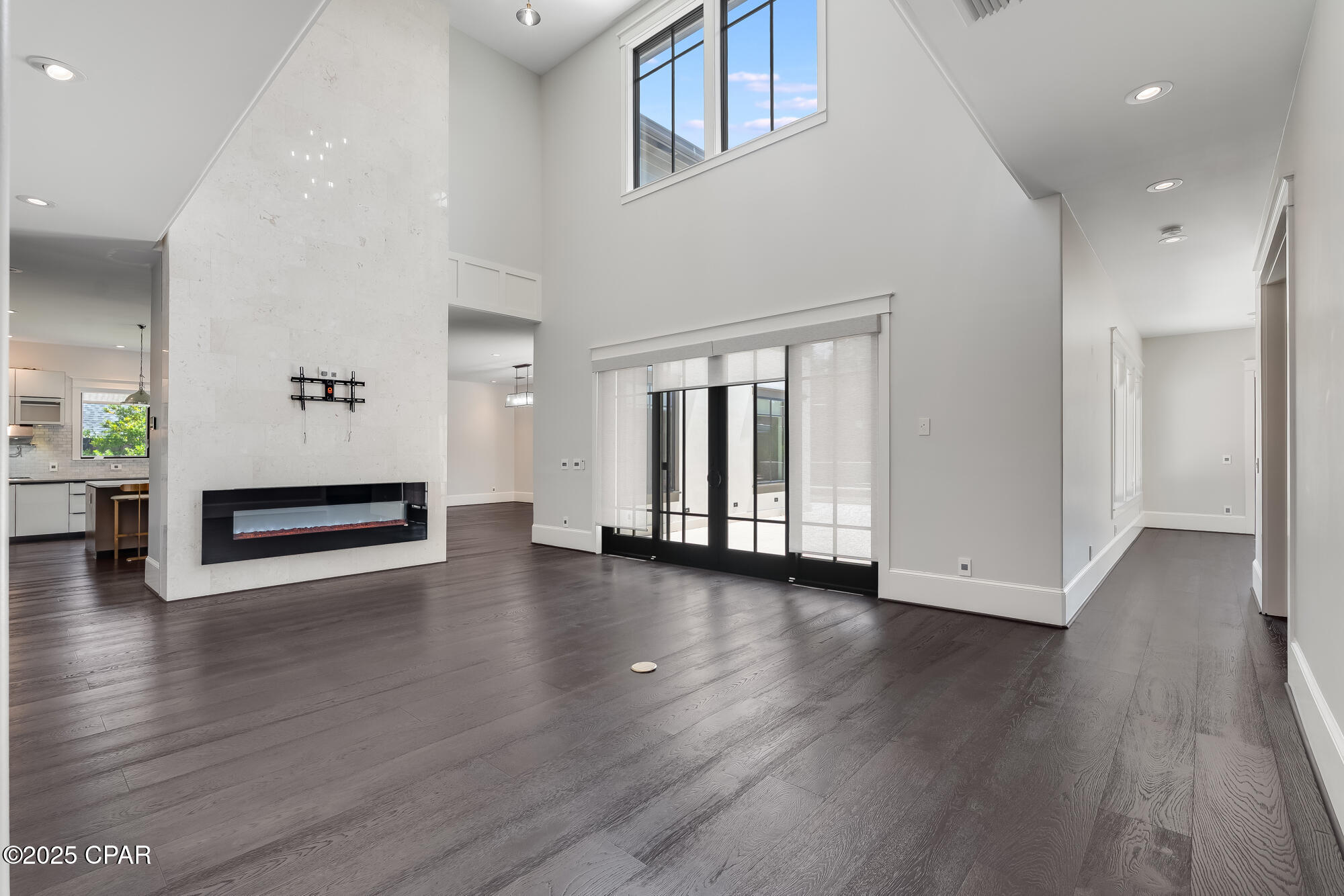 Listing photo id 11 for 158 Lake Merial Boulevard