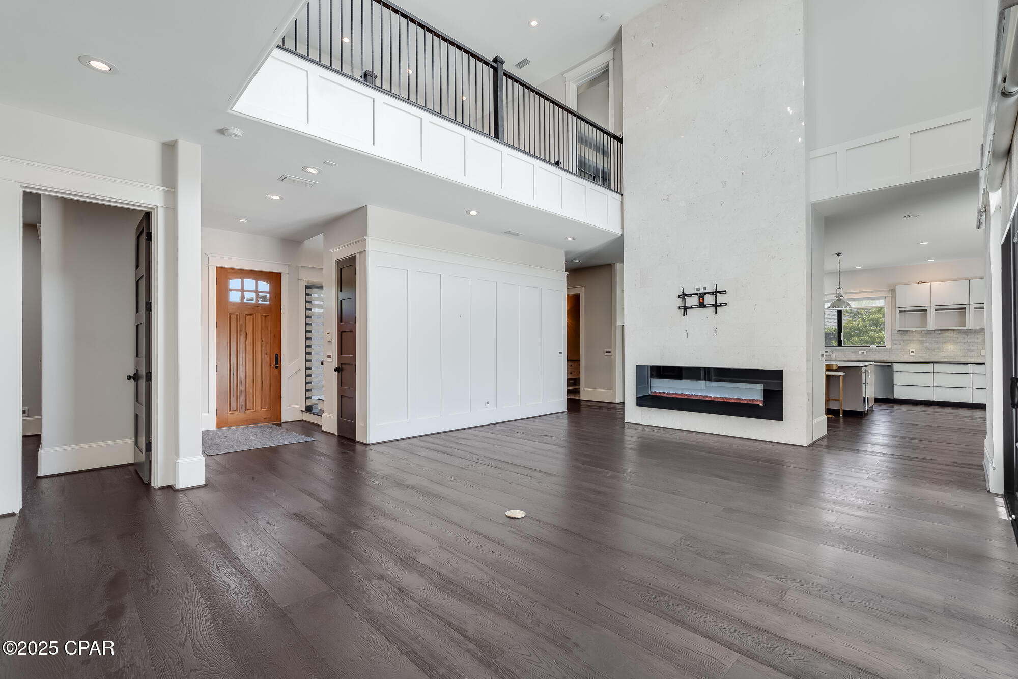 Listing photo id 12 for 158 Lake Merial Boulevard