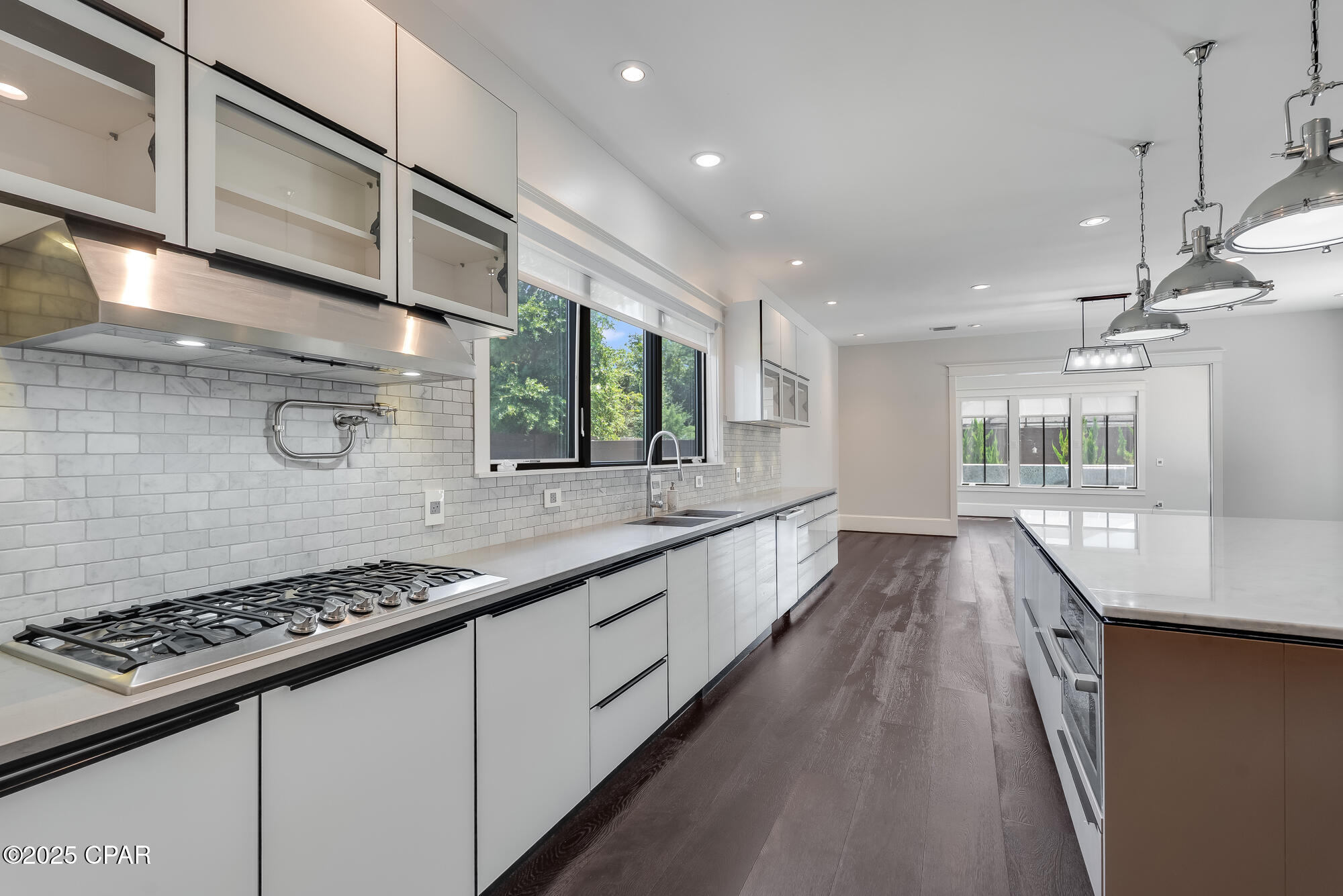 Listing photo id 20 for 158 Lake Merial Boulevard