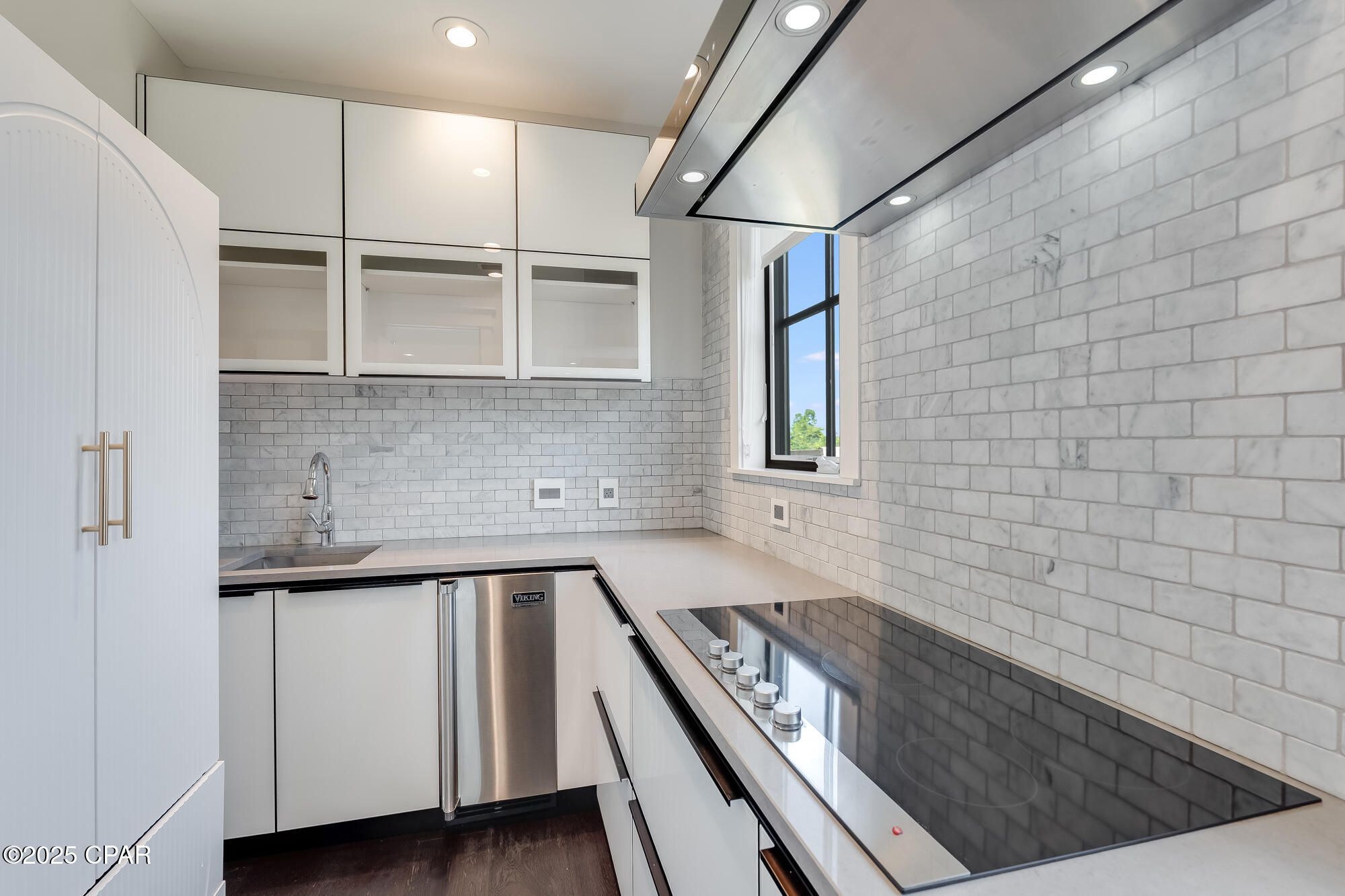 Listing photo id 22 for 158 Lake Merial Boulevard