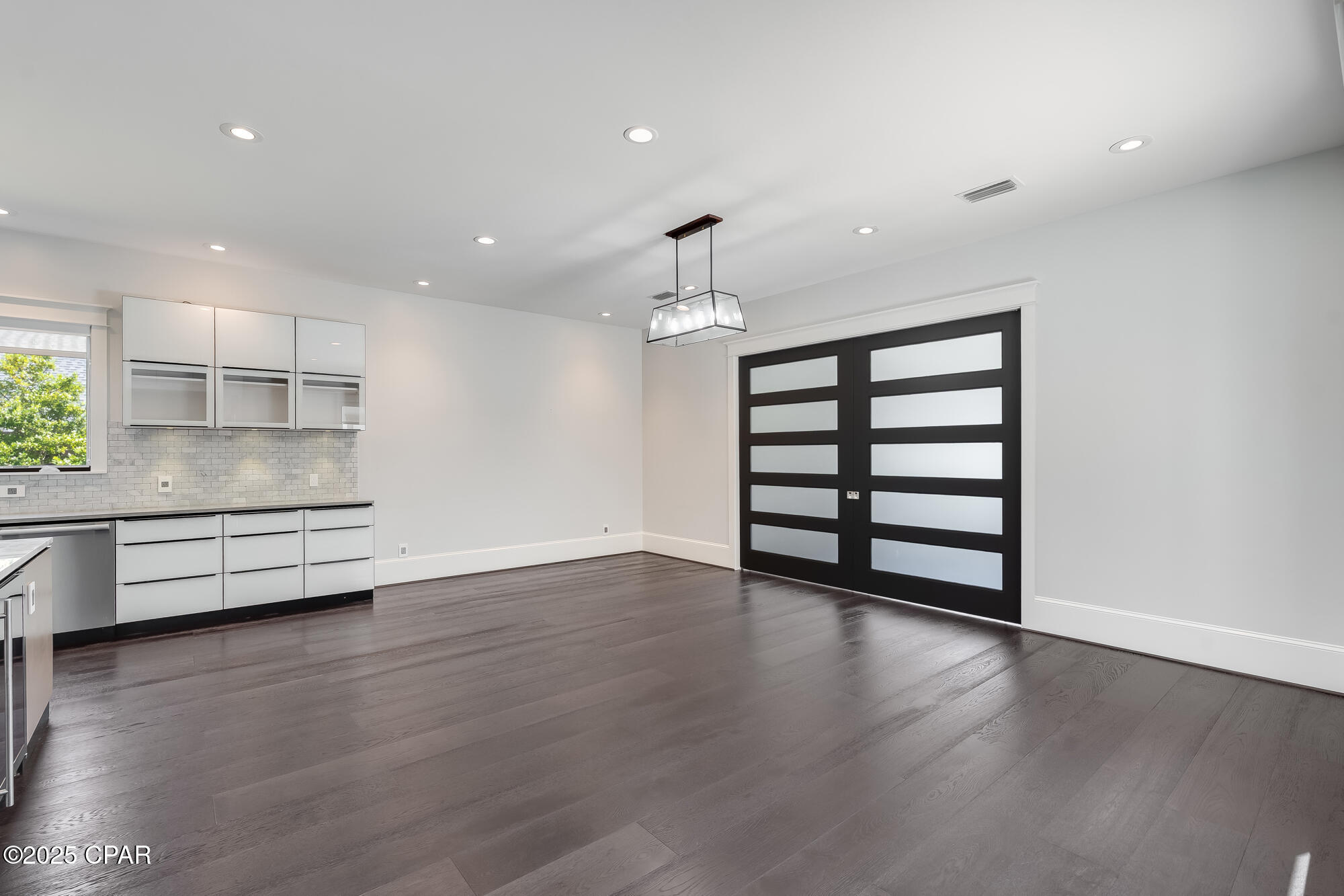 Listing photo id 28 for 158 Lake Merial Boulevard