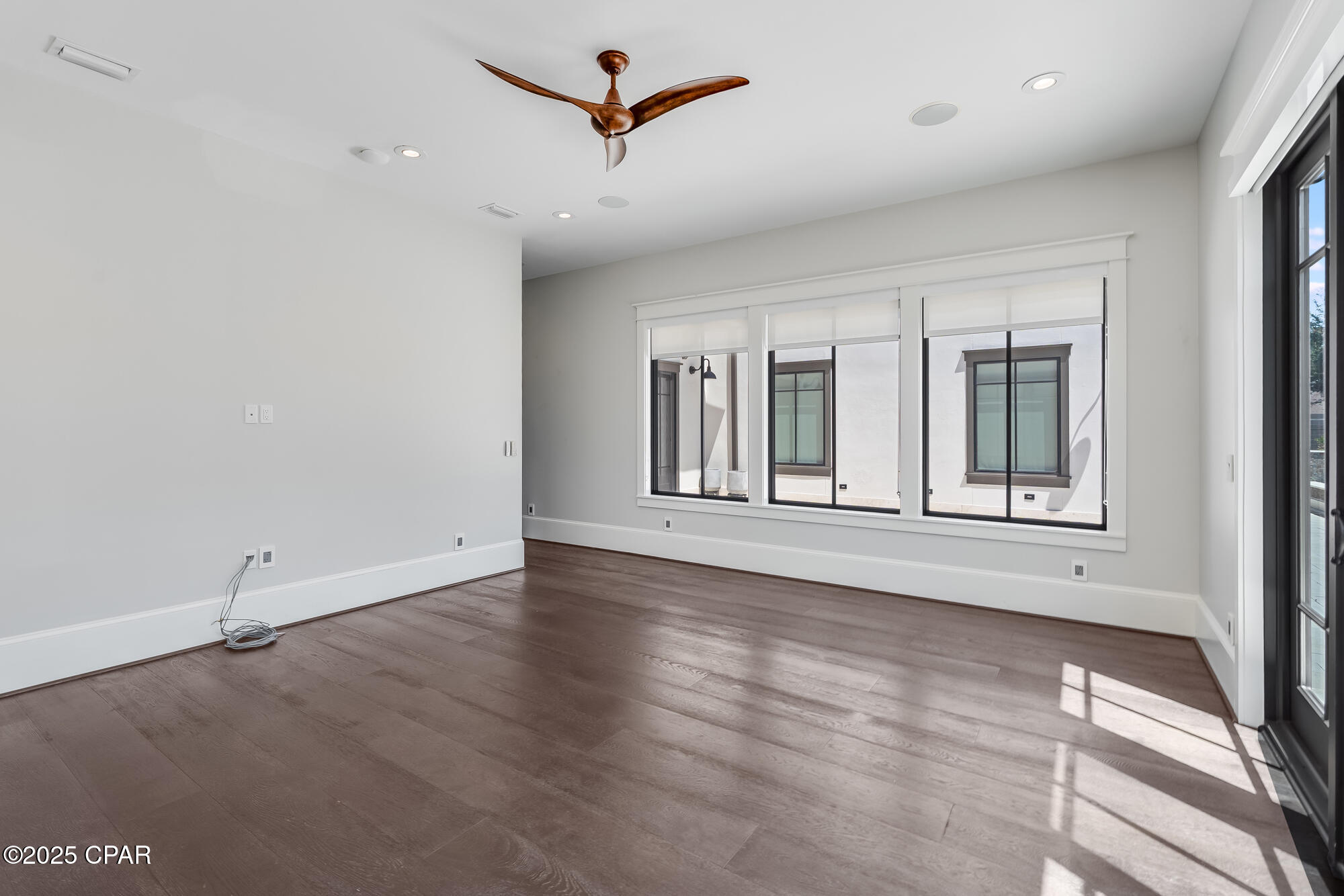 Listing photo id 35 for 158 Lake Merial Boulevard