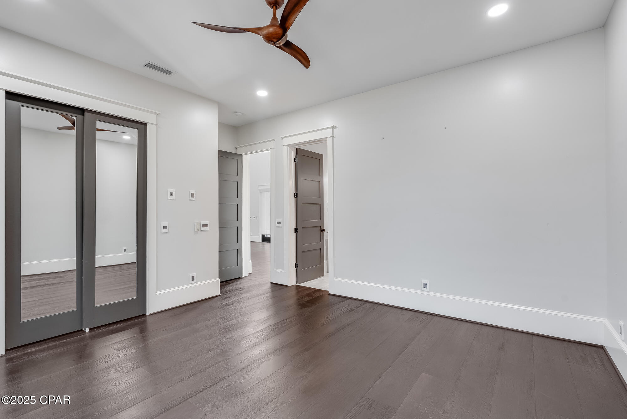 Listing photo id 41 for 158 Lake Merial Boulevard