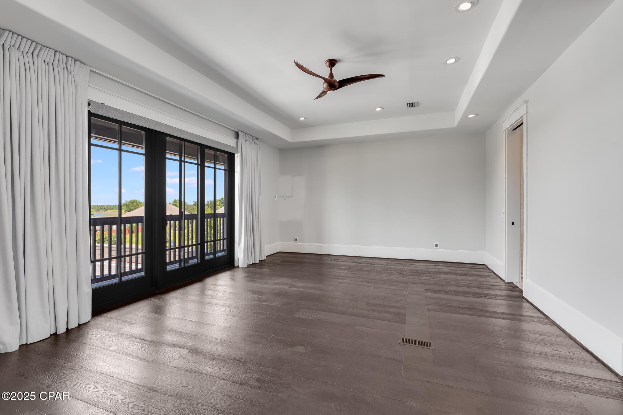 Listing photo id 49 for 158 Lake Merial Boulevard